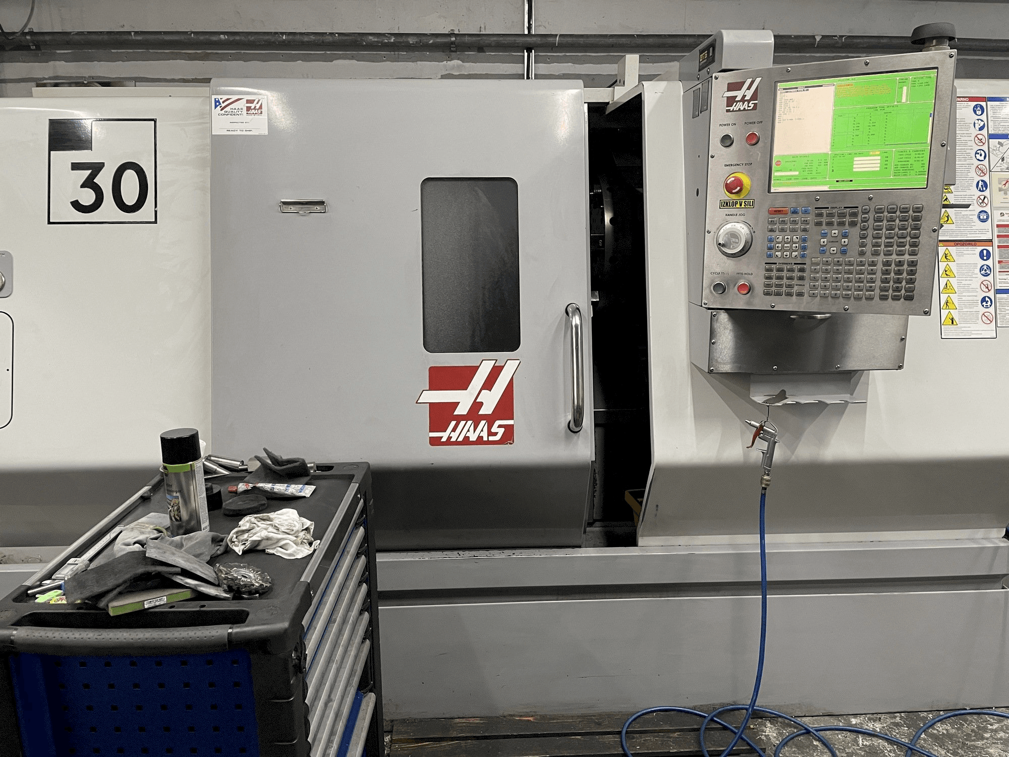 Makine HAAS SL-30 - Önden görünüm