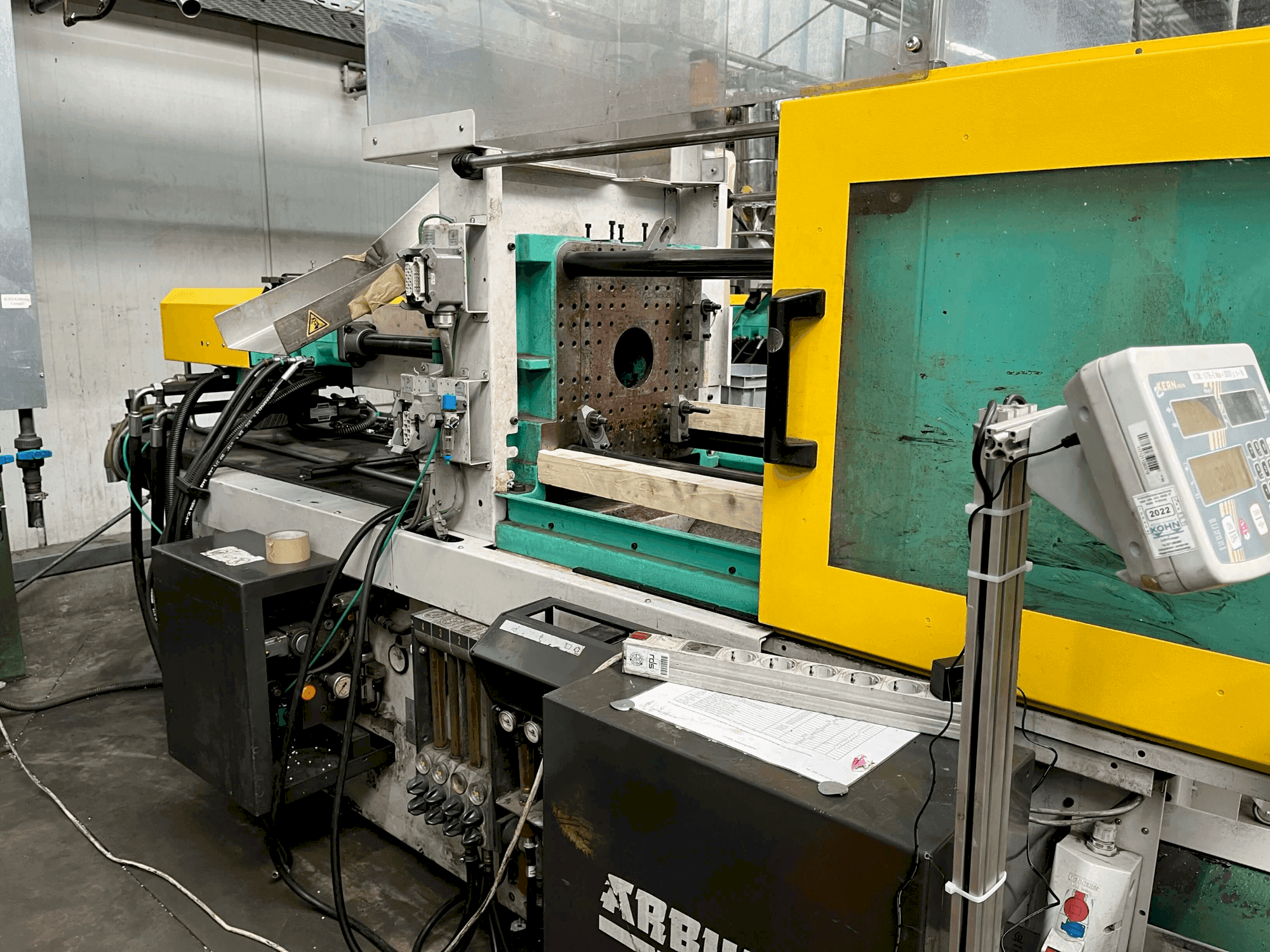 Makine Arburg Allrounder 320-50 C - Önden görünüm