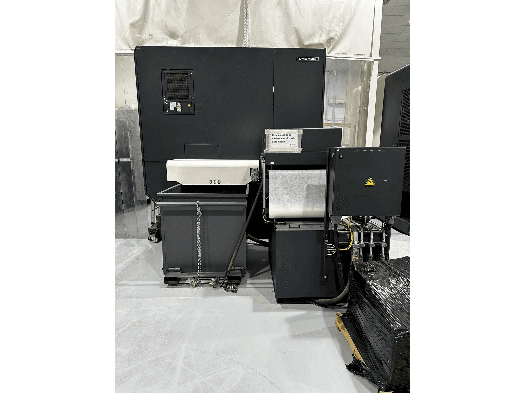 Makine DMG MORI DMU 95 monoBLOCK - Arkadan görünüm