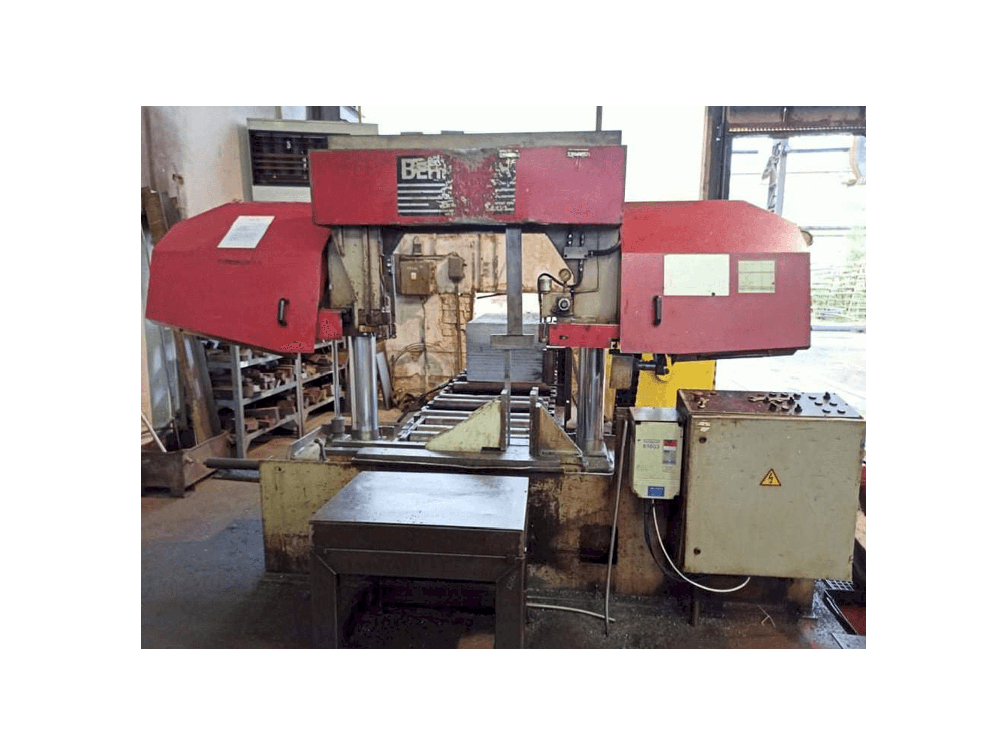 Makine Behringer HBP 530 - Önden görünüm