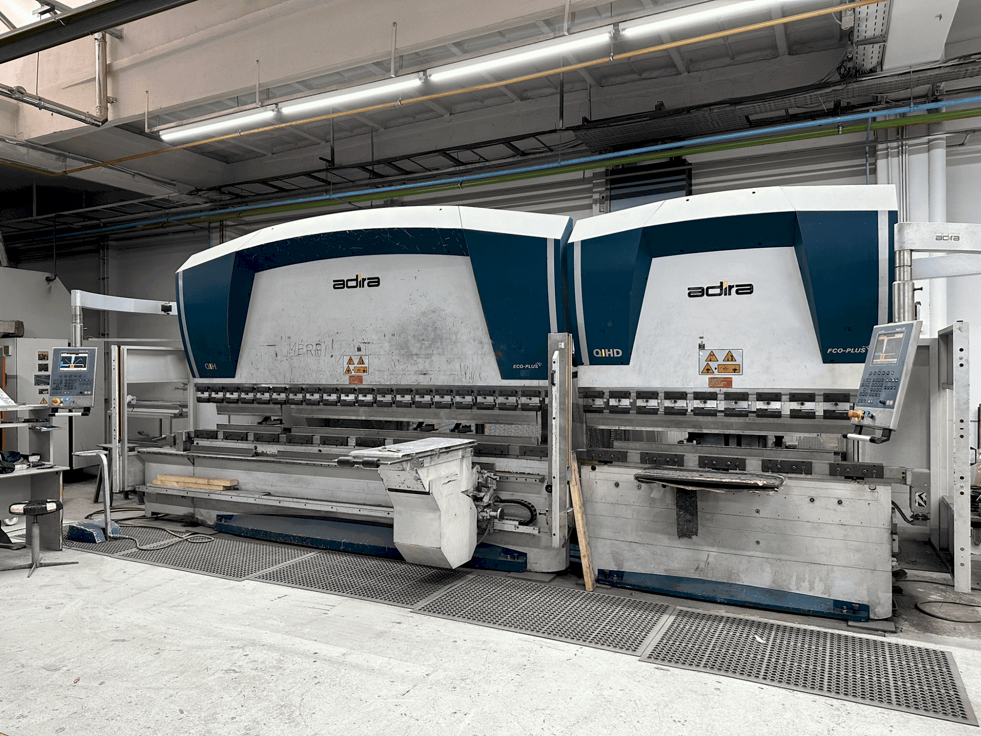 Makine ADIRA QIHD-5040 + QIHD-5020 - Önden görünüm