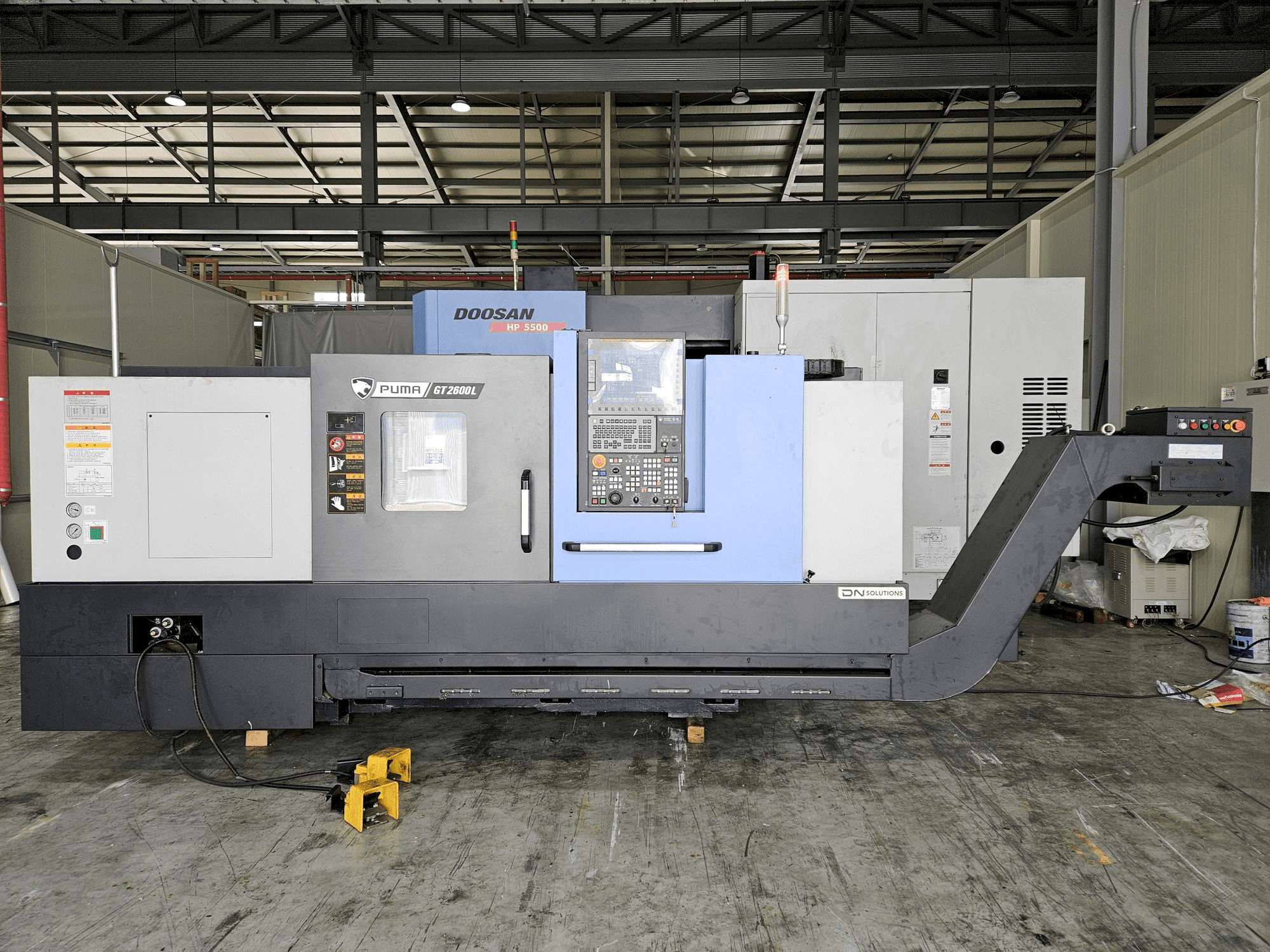 Makine DN SOLUTIONS PUMA GT2600L - Önden görünüm