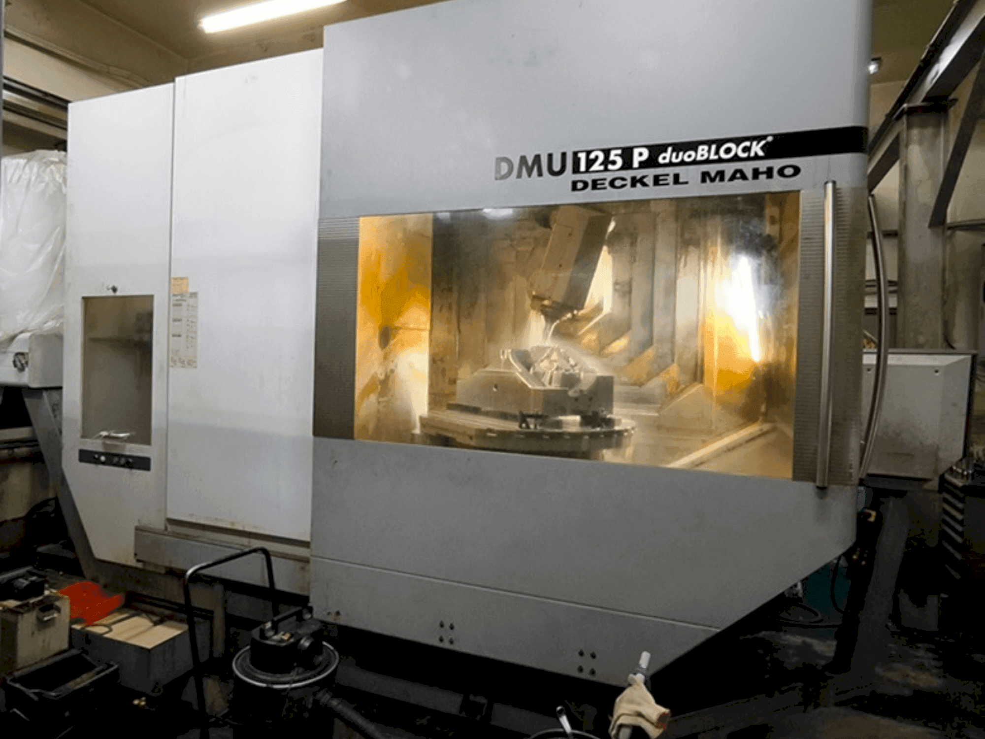 Makine DECKEL MAHO DMU 125 P duoBLOCK - Önden görünüm