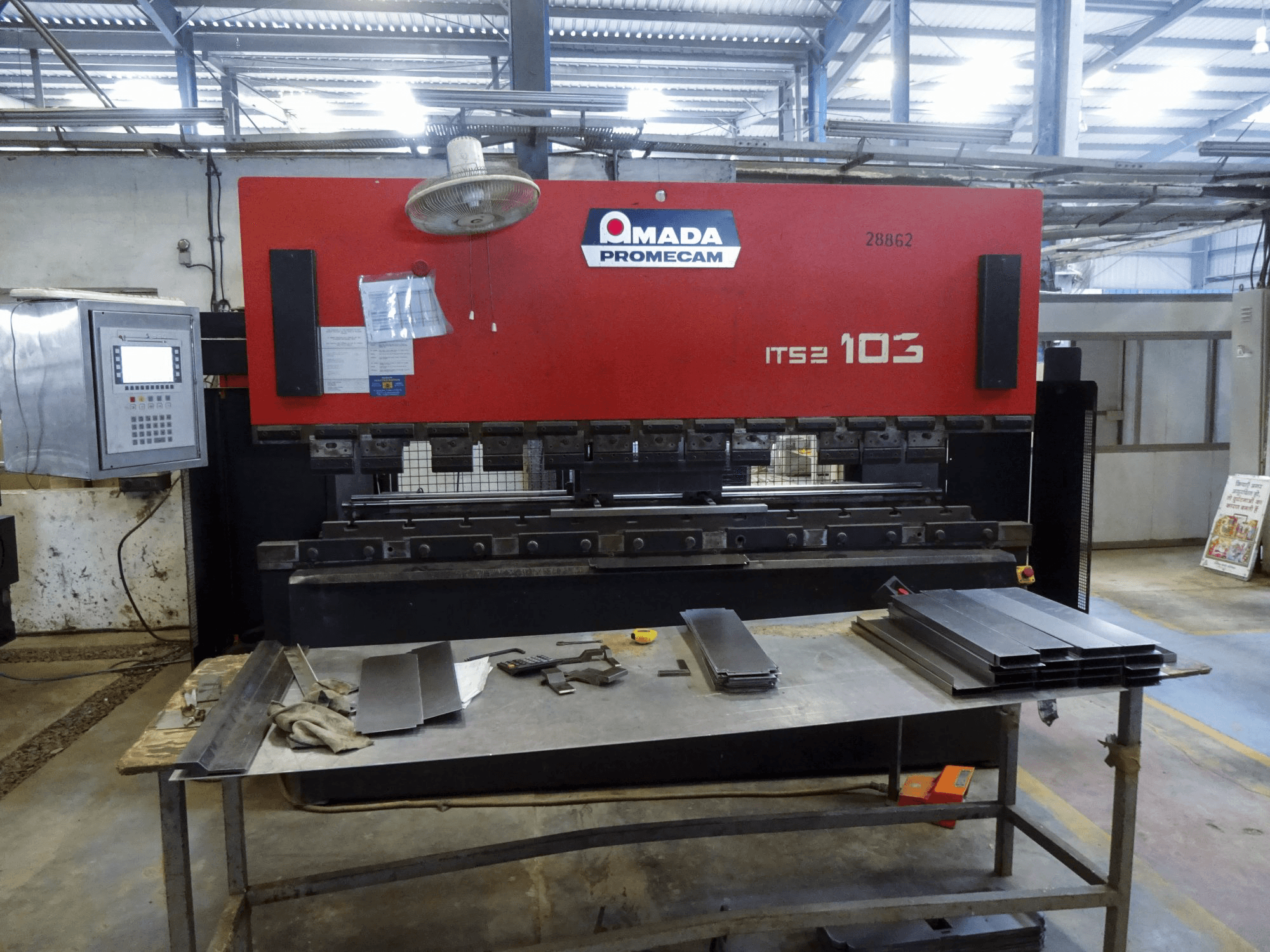Makine AMADA - Önden görünüm IT S2 103