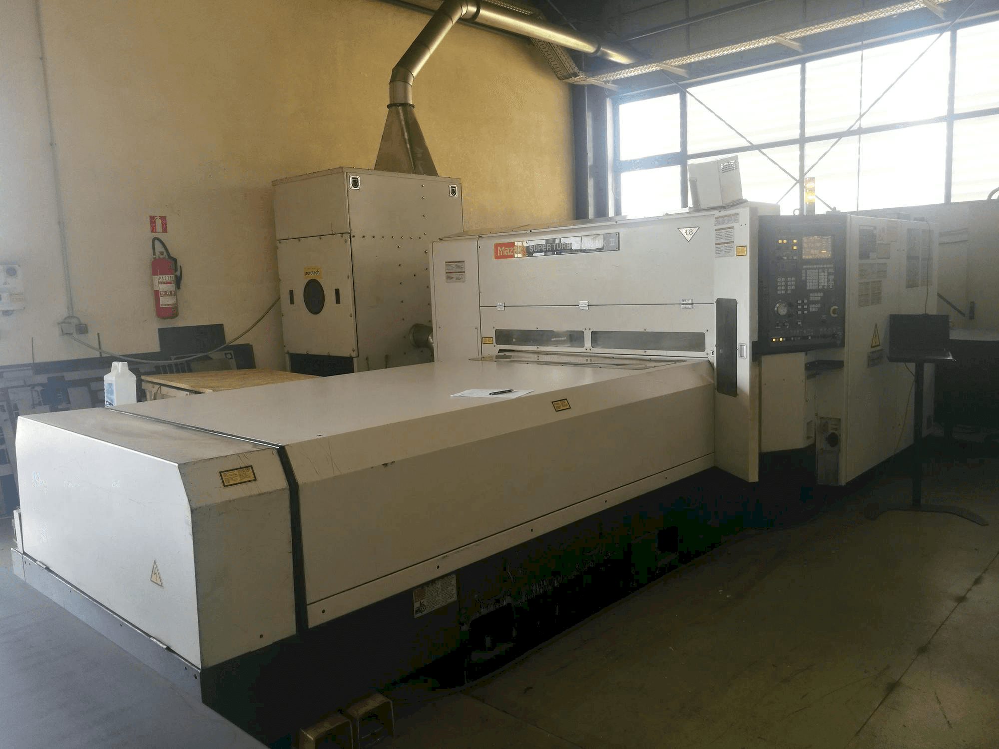 Makine Mazak Super Turbo-X 48 Mk II - Önden görünüm