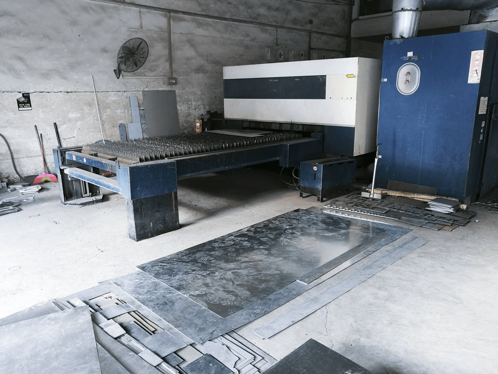 Makine 1 Trumpf - Sağdan görünüm TruLaser 3030