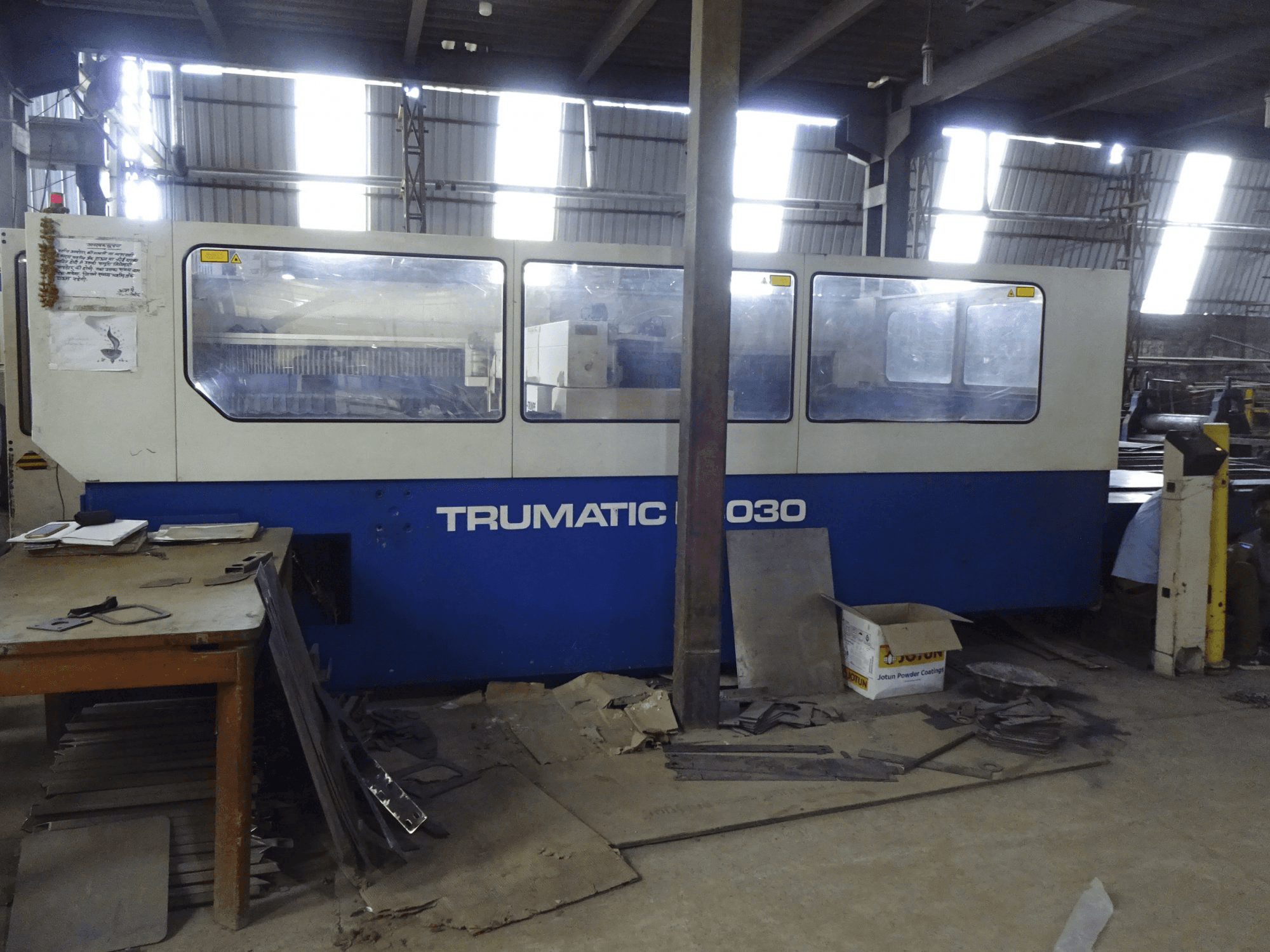 Makine Trumpf - Önden görünüm Trumatic L3030