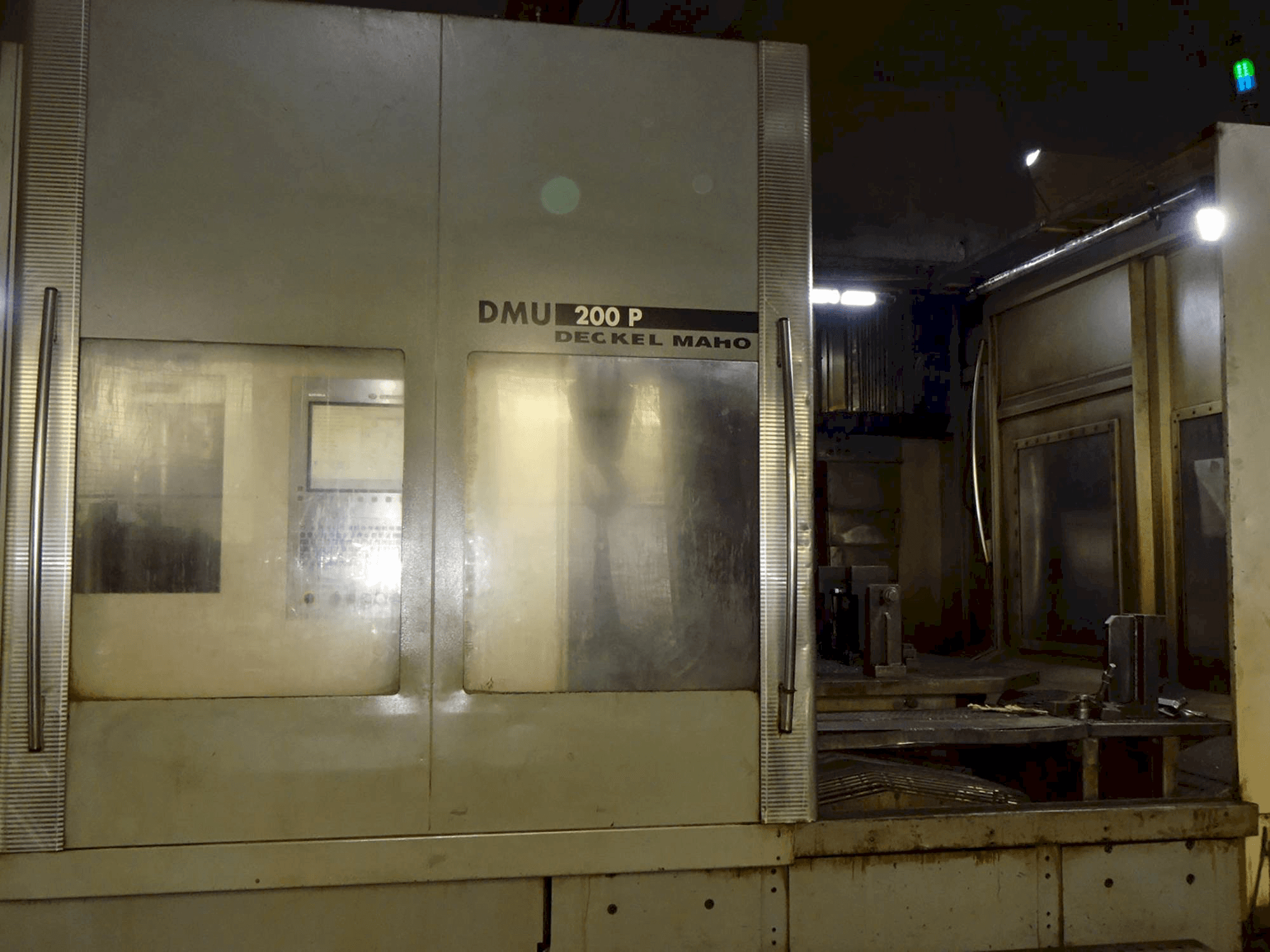 Makine DECKEL MAHO - Önden görünüm DMU 200P