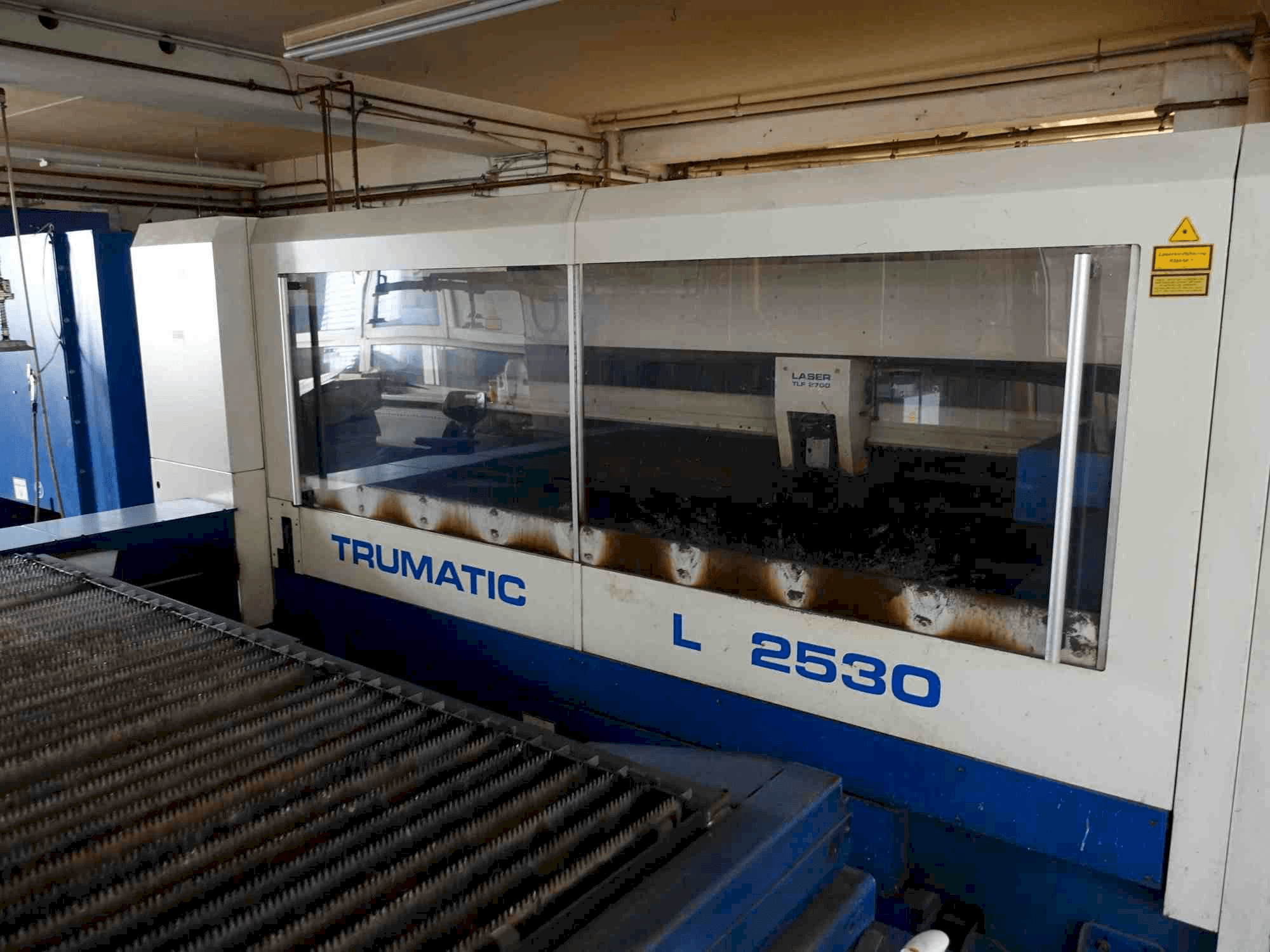 Makine Trumpf Trumatic L2530 - Önden görünüm