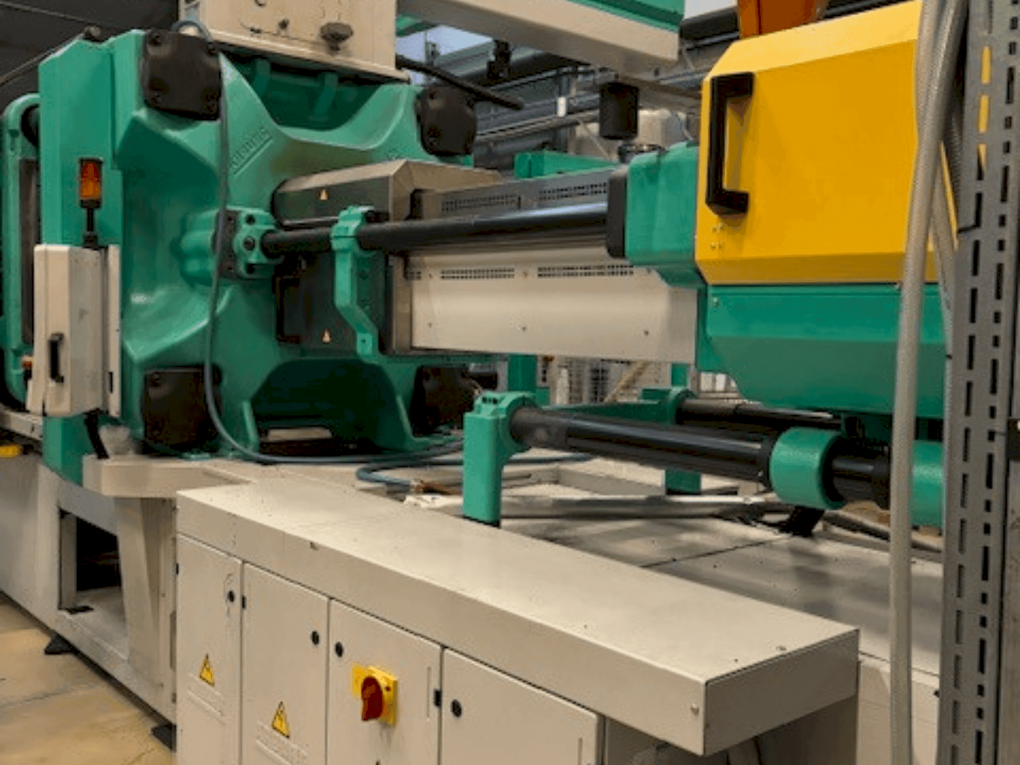 Makine Arburg Allrounder 920S 5000-3200 - Önden görünüm