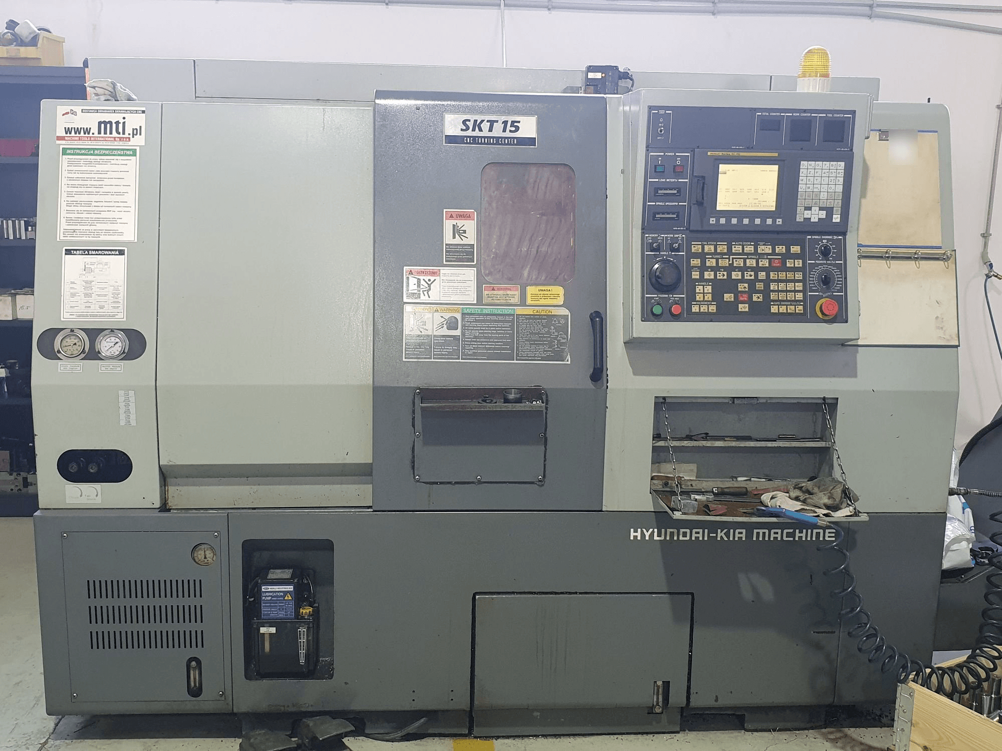 Makine Hyundai Kia SKT15 - Önden görünüm