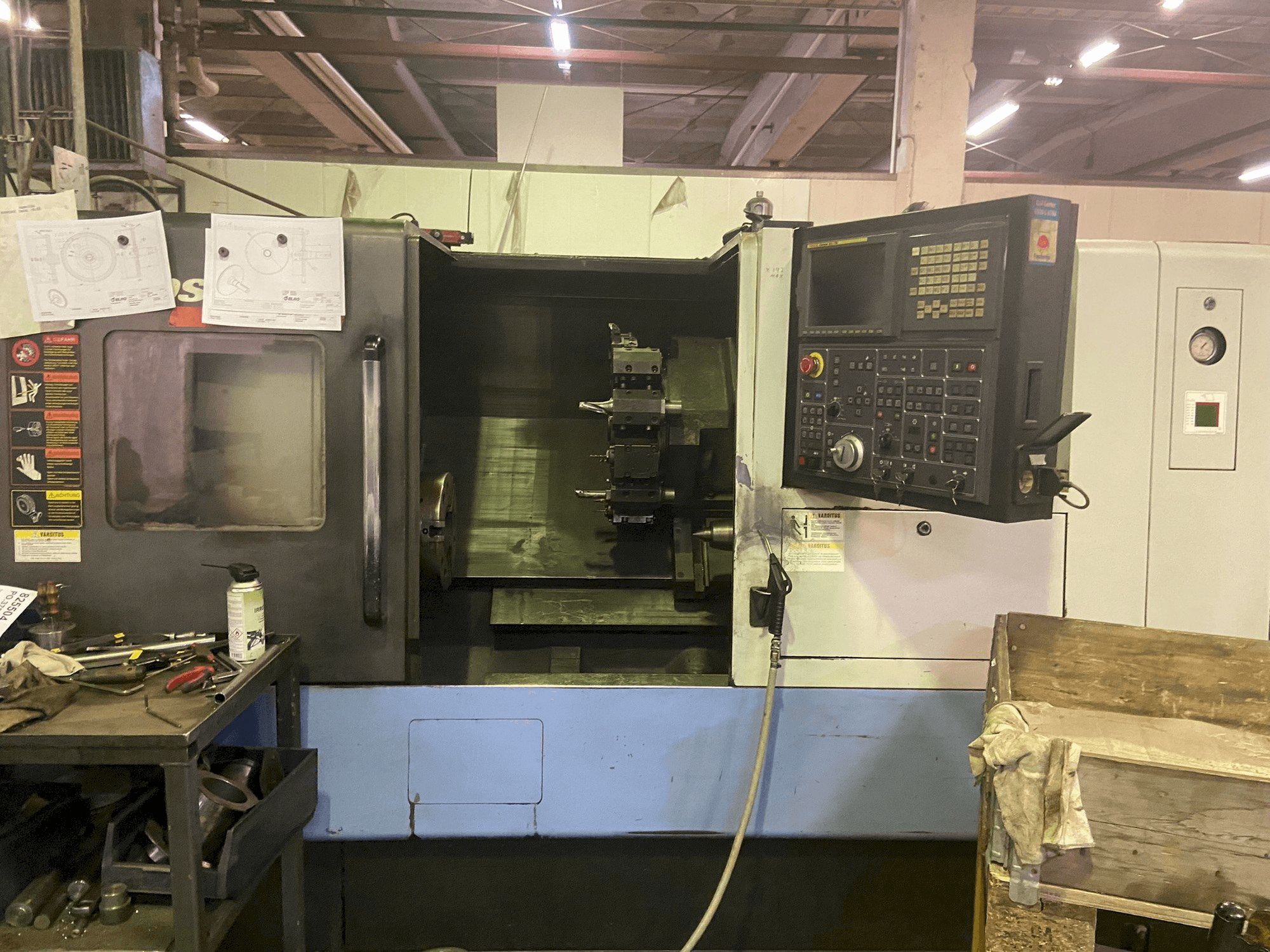 Makine DAEWOO Puma 300 MC - Önden görünüm