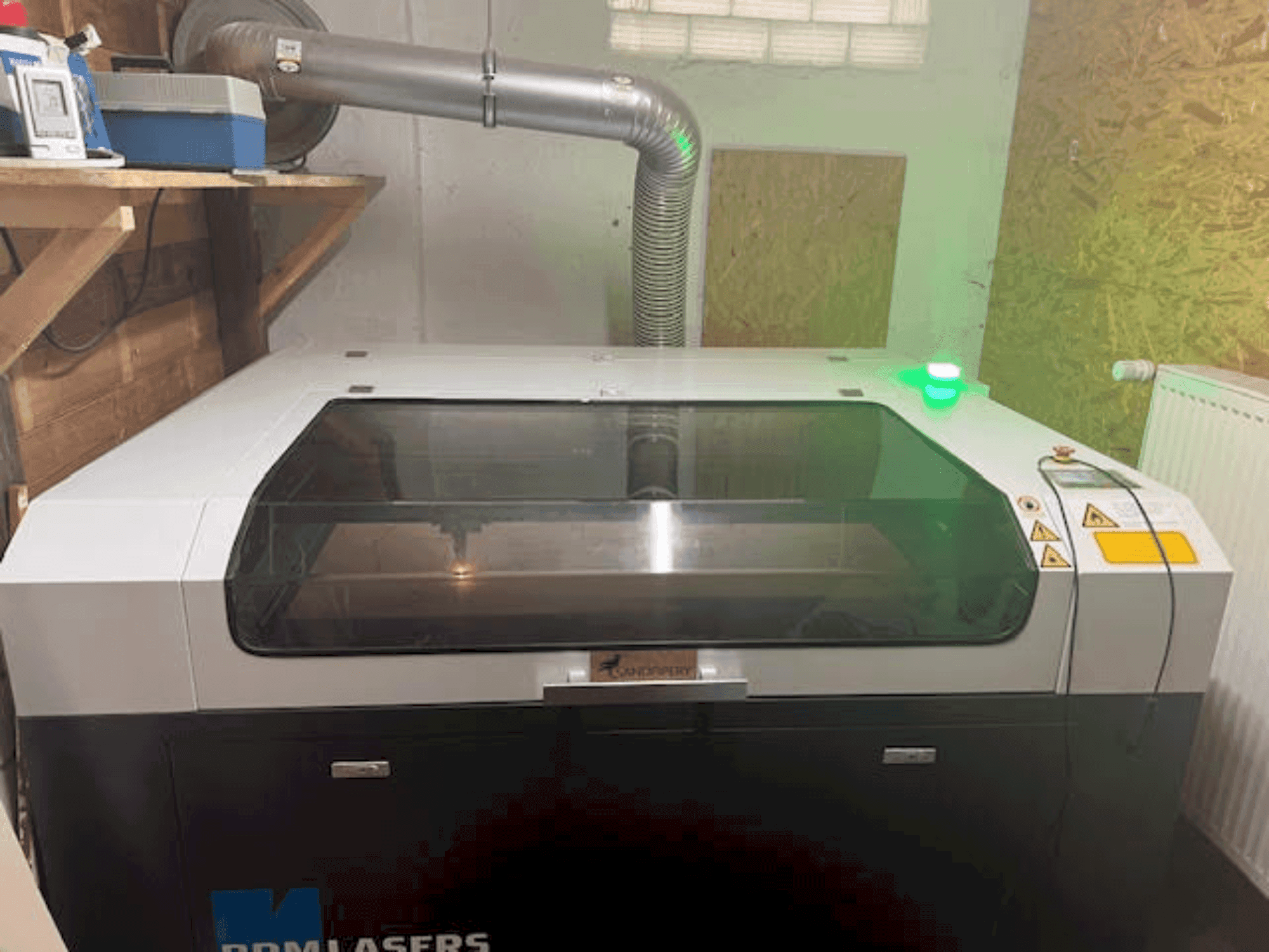 Makine BRM Lasers 90130 - 100 Watt CO2 - Önden görünüm