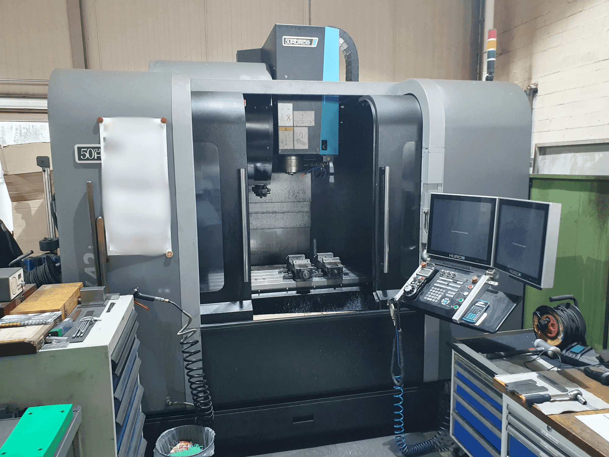 Makine Hurco VMX42i - Önden görünüm