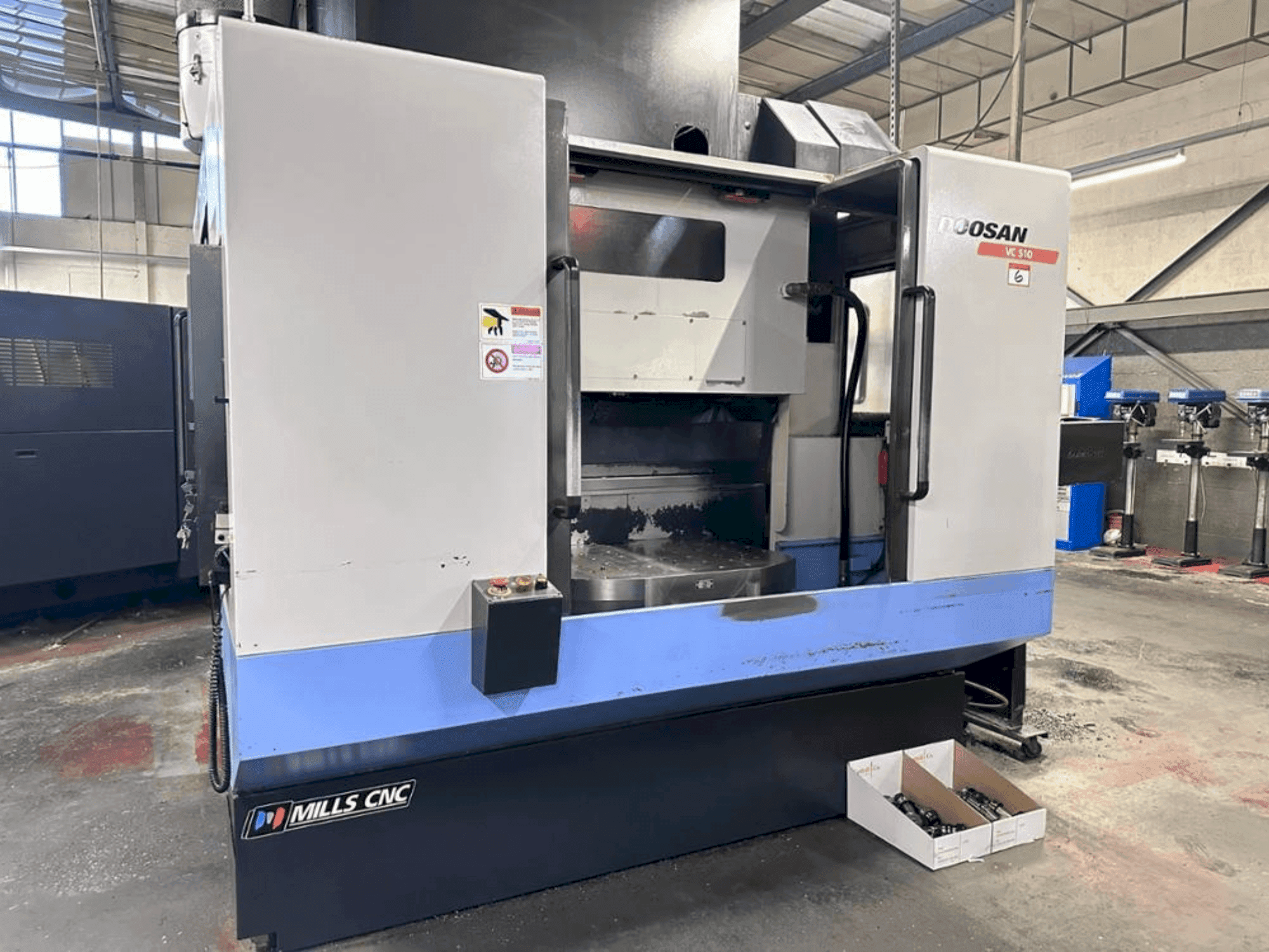 Makine DOOSAN VC 510 - Önden görünüm