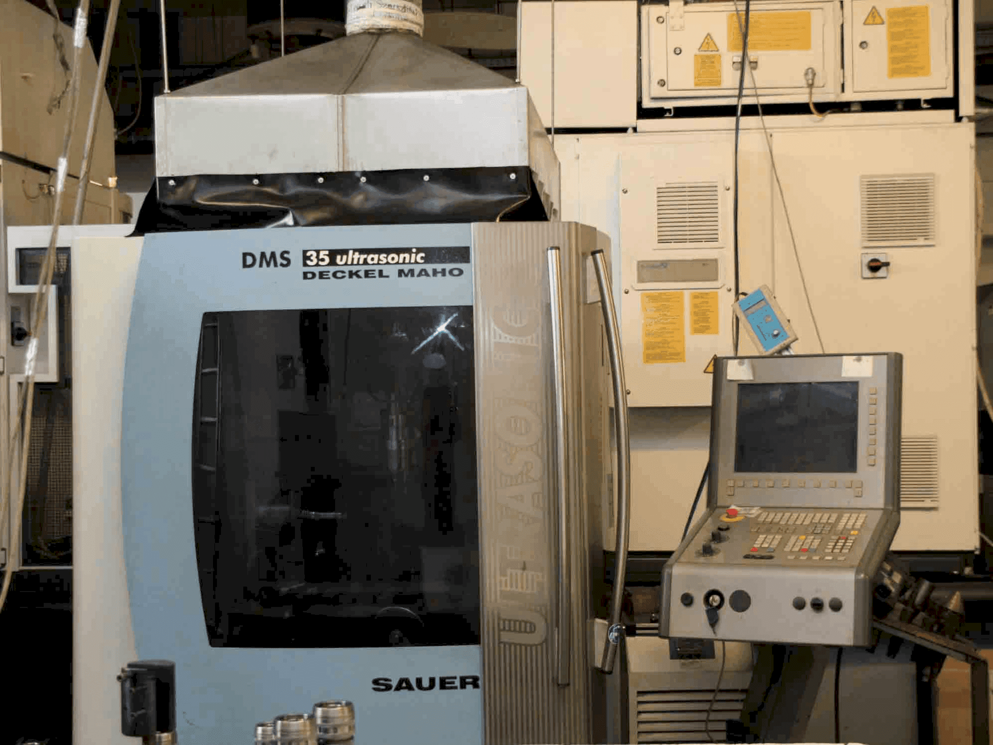 Makine DMG MORI DMS 35 Ultrasonic - Önden görünüm