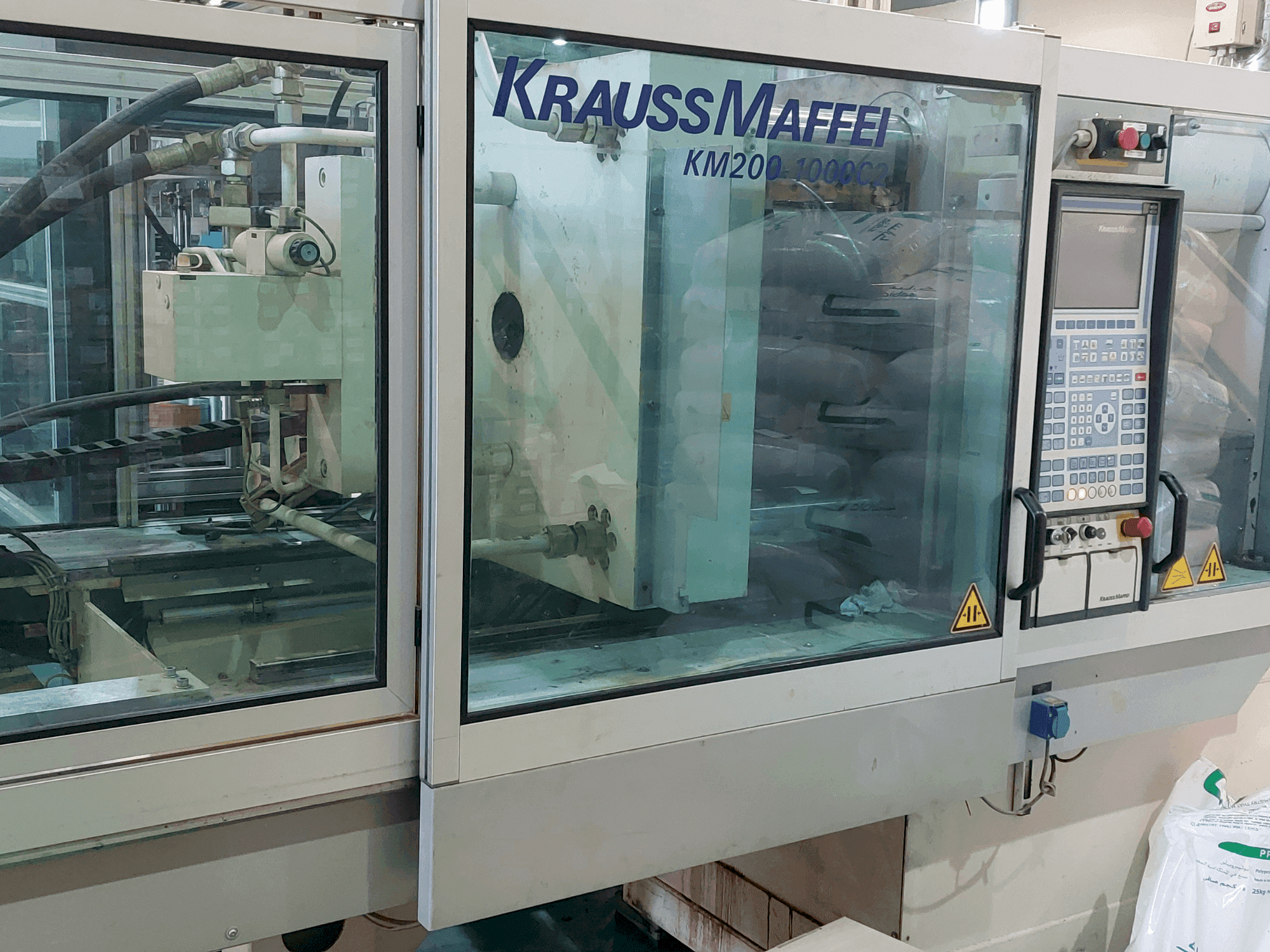 Makine Krauss Maffei 200-1000 C2 - Önden görünüm