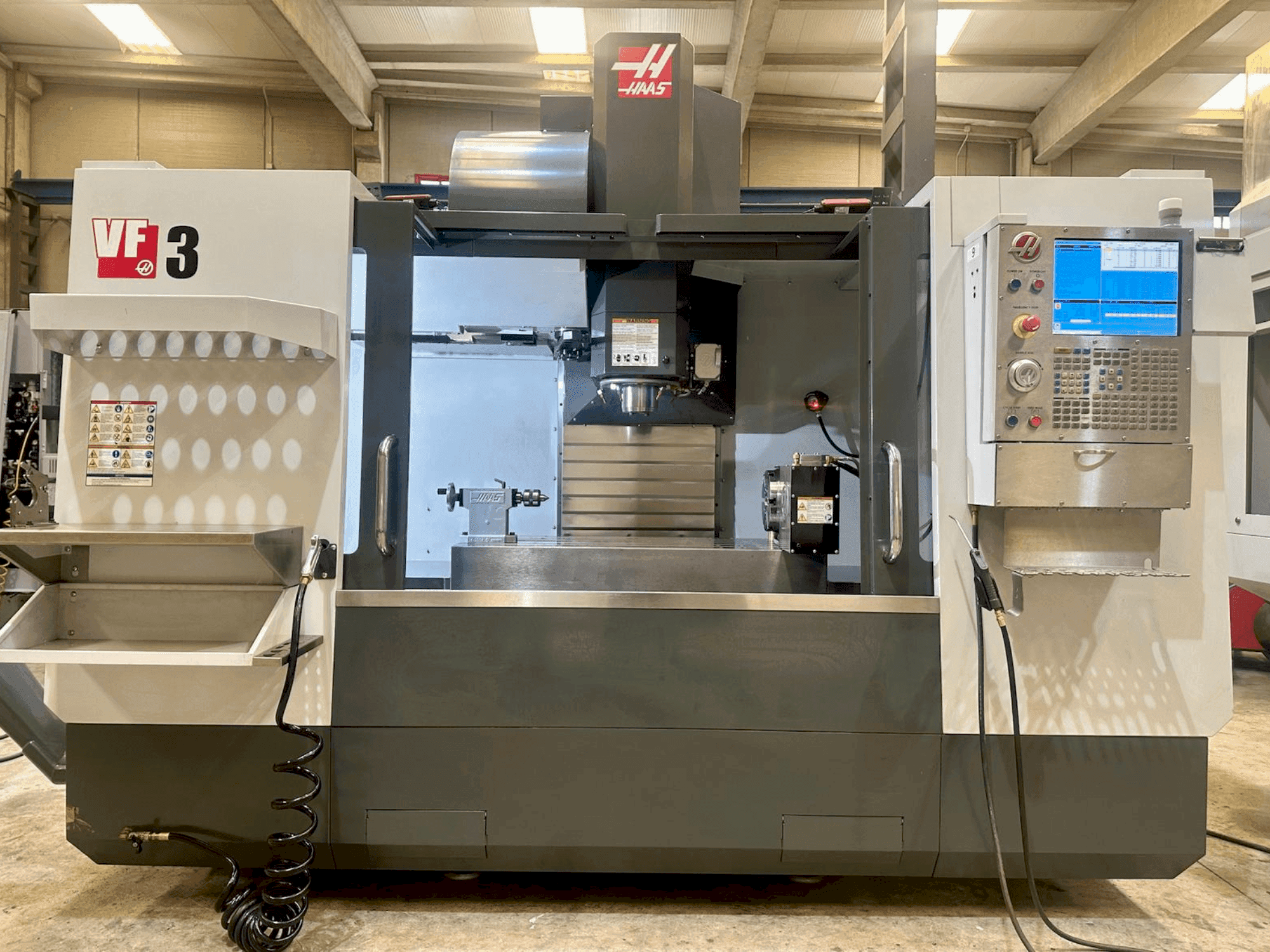 Makine HAAS VF-3 - Önden görünüm