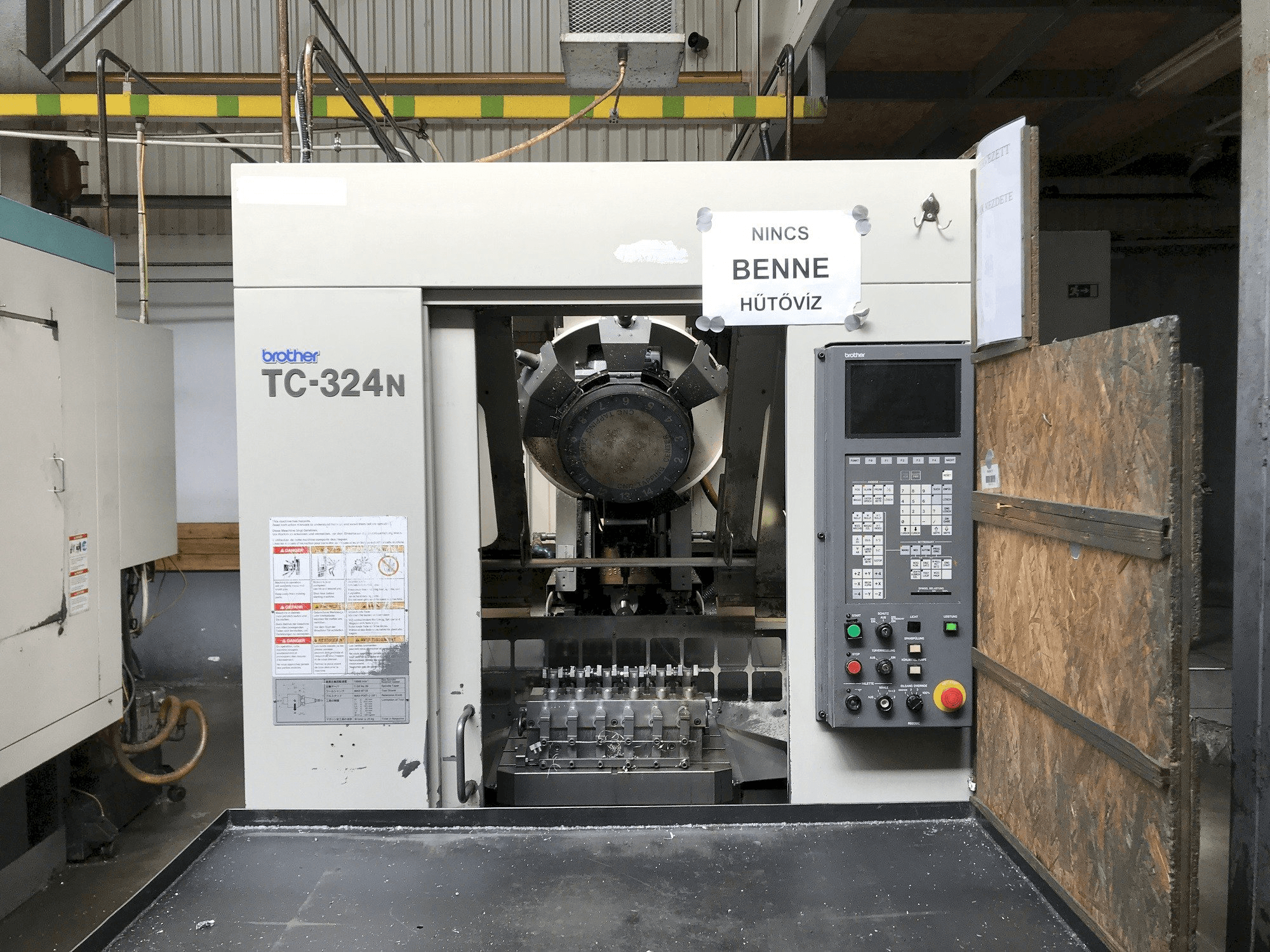 Makine Brother TC-324N - Önden görünüm