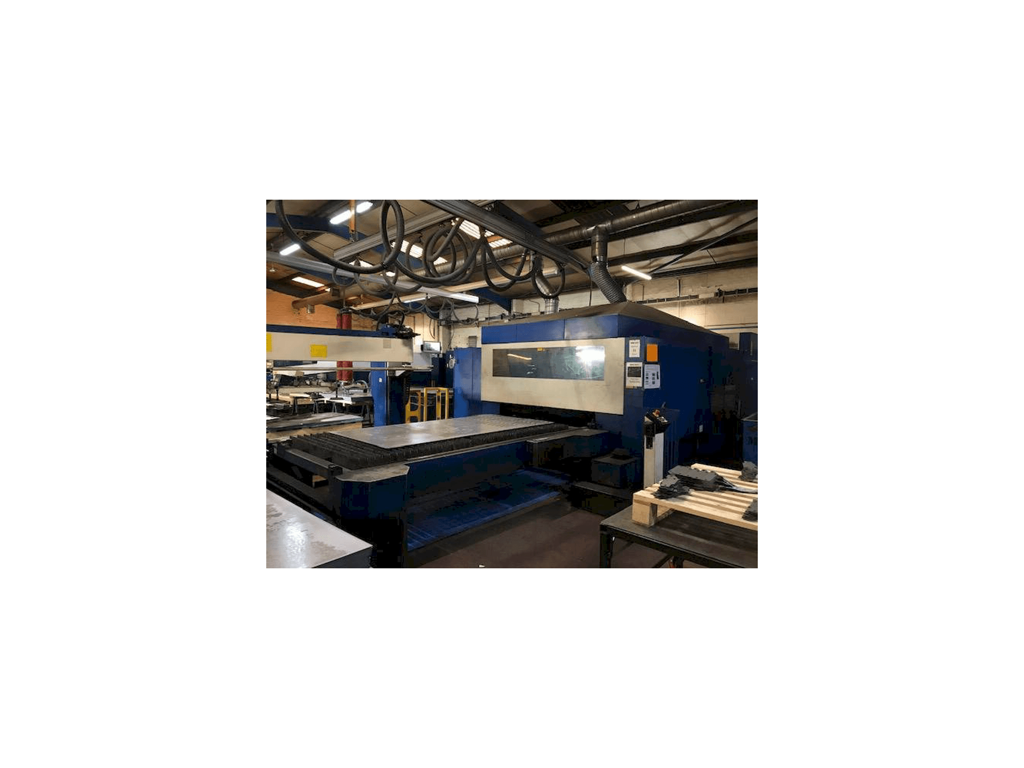 Makine Trumpf Traumatic L 3050 - Önden görünüm