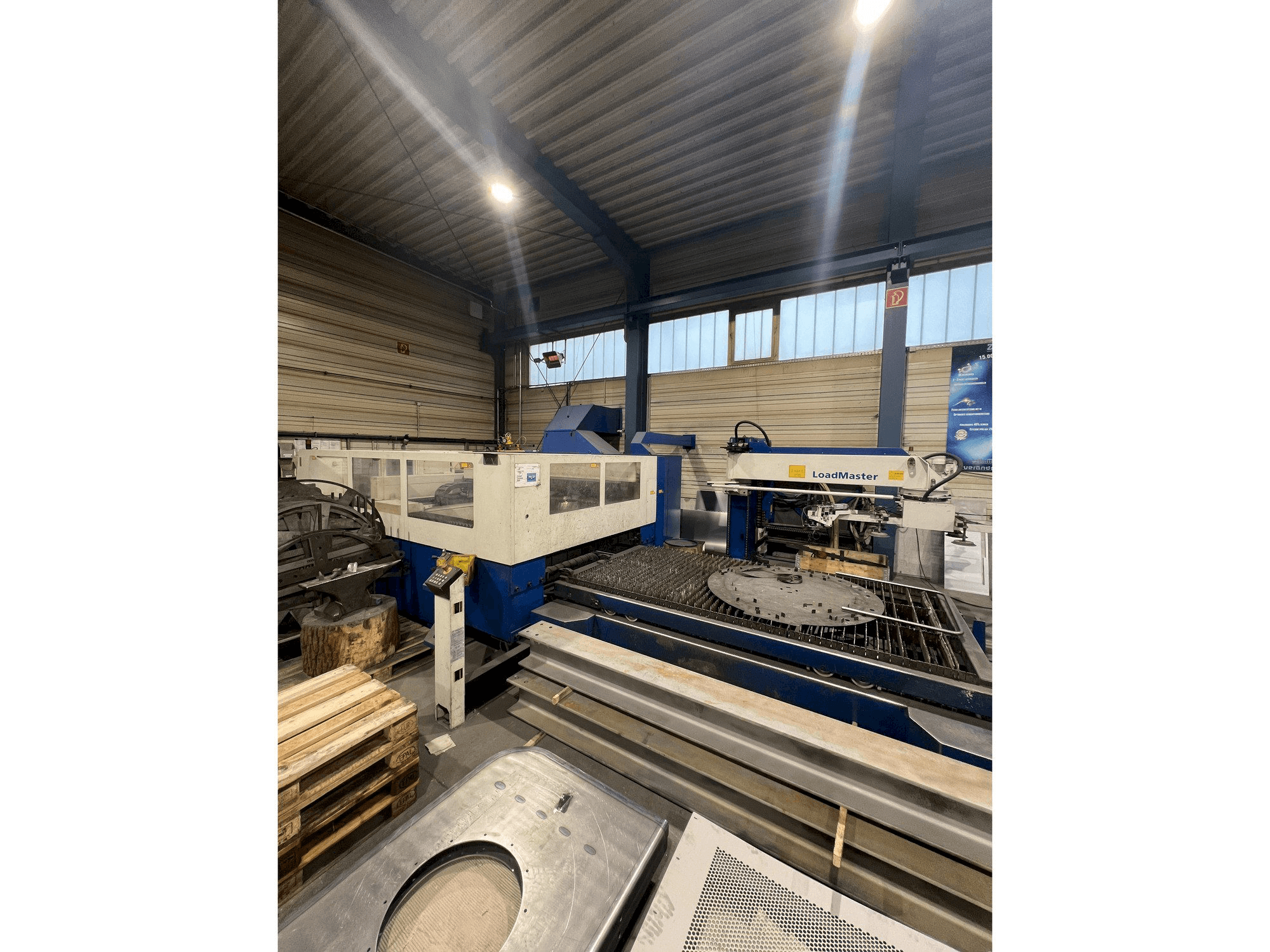 Makine TRUMPF TruLaser 3030 - Önden görünüm