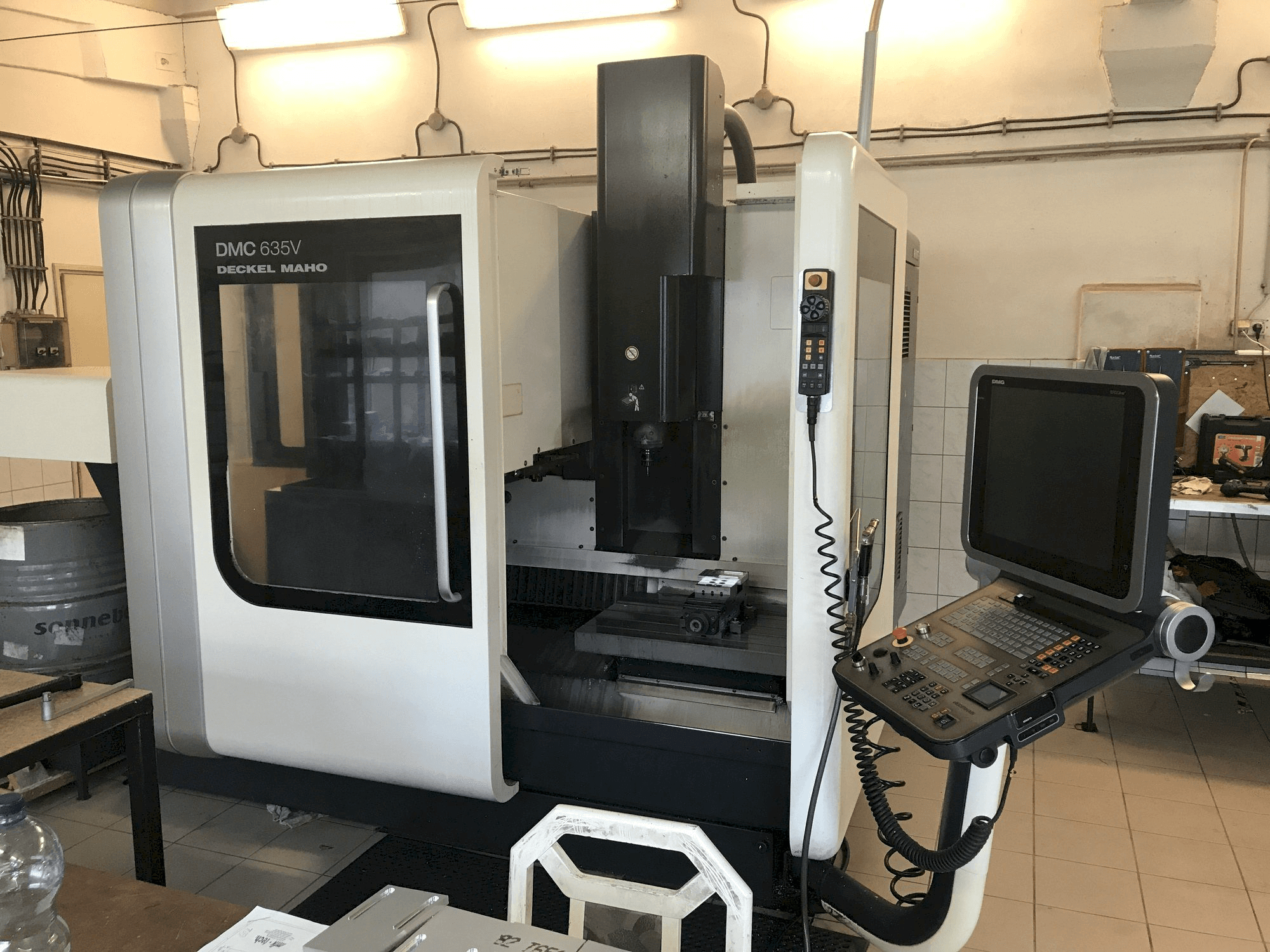 Makine DECKEL MAHO DMC 635V - Önden görünüm