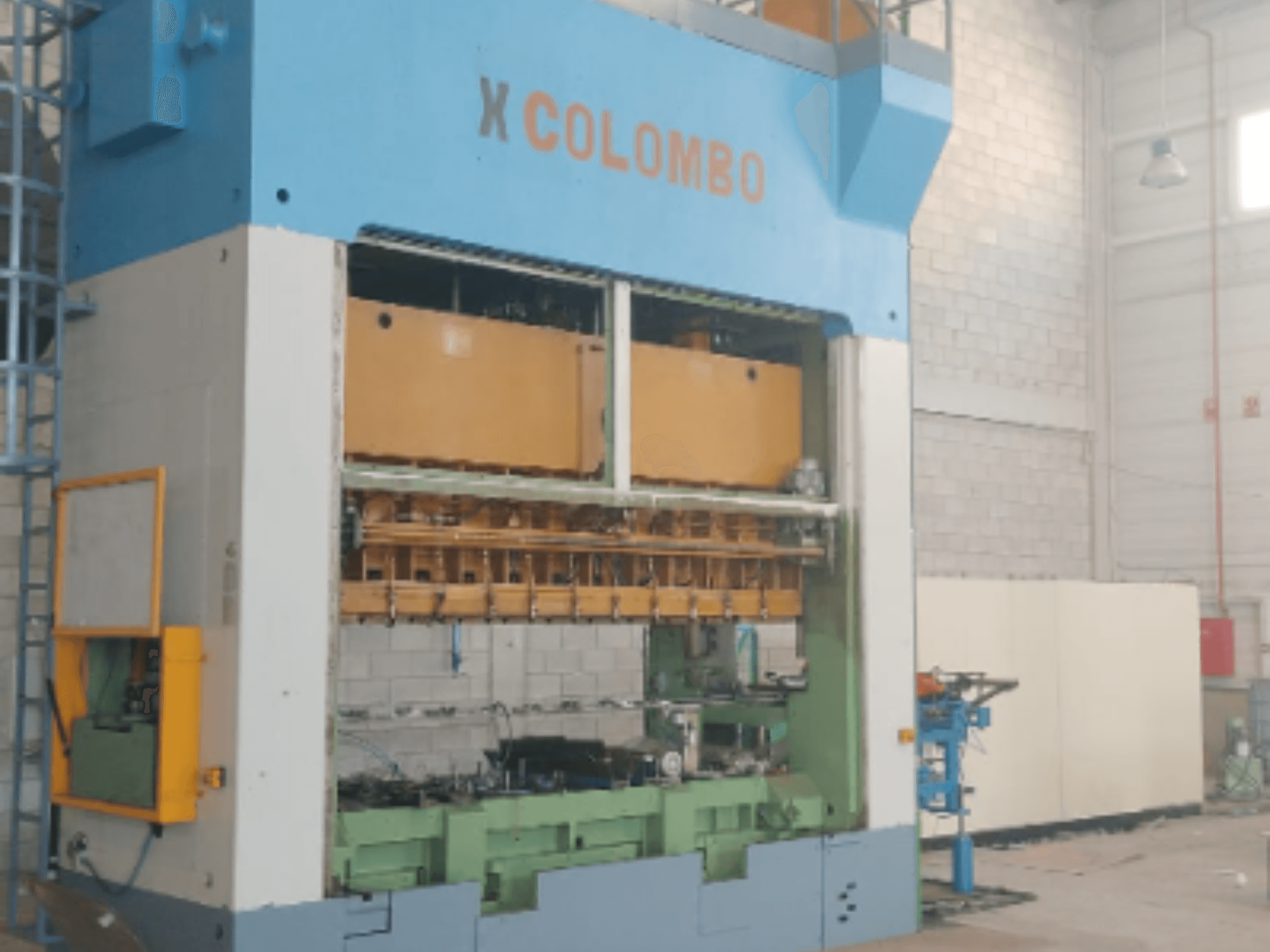 Colombo Agostino T231A315 mekanik pres makinesi, önden görünüm; makine bileşenleri ve çalışma özellikleri gösterilmektedir.