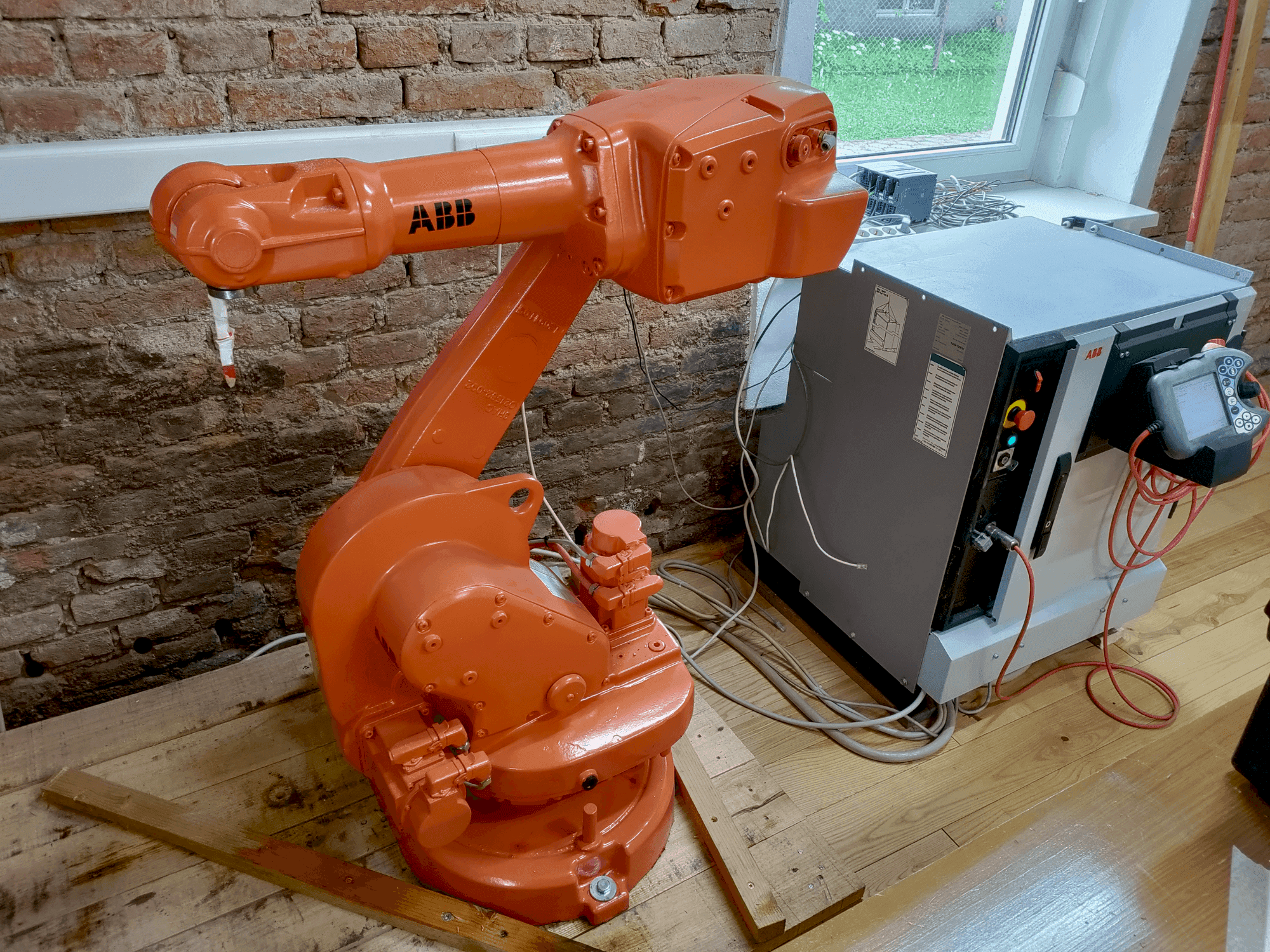 Makine ABB IRB 1600 8/1.45 - Önden görünüm