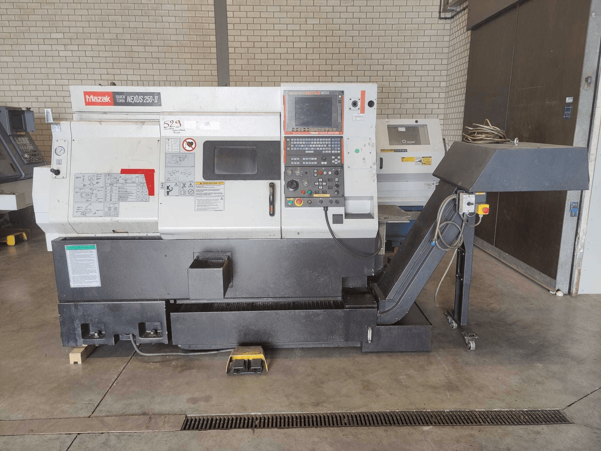 Makine Mazak Quick Turn Nexus 250-II - Önden görünüm