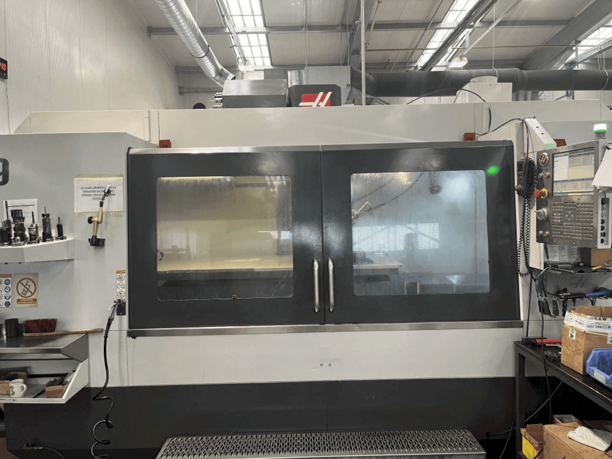 Makine HAAS Vf- 9/40 - Önden görünüm
