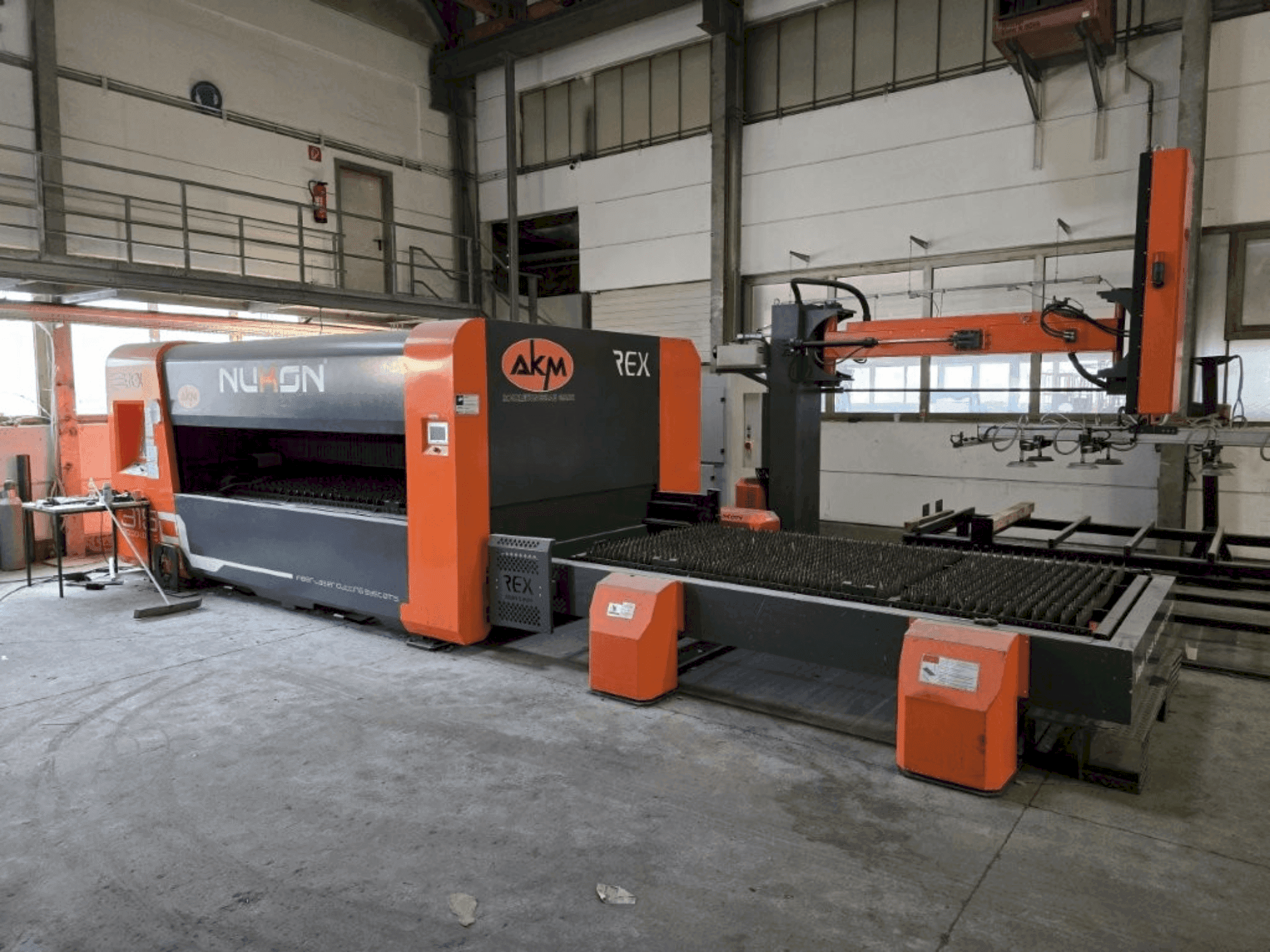 Makine NUKON Rex 315 - Önden görünüm