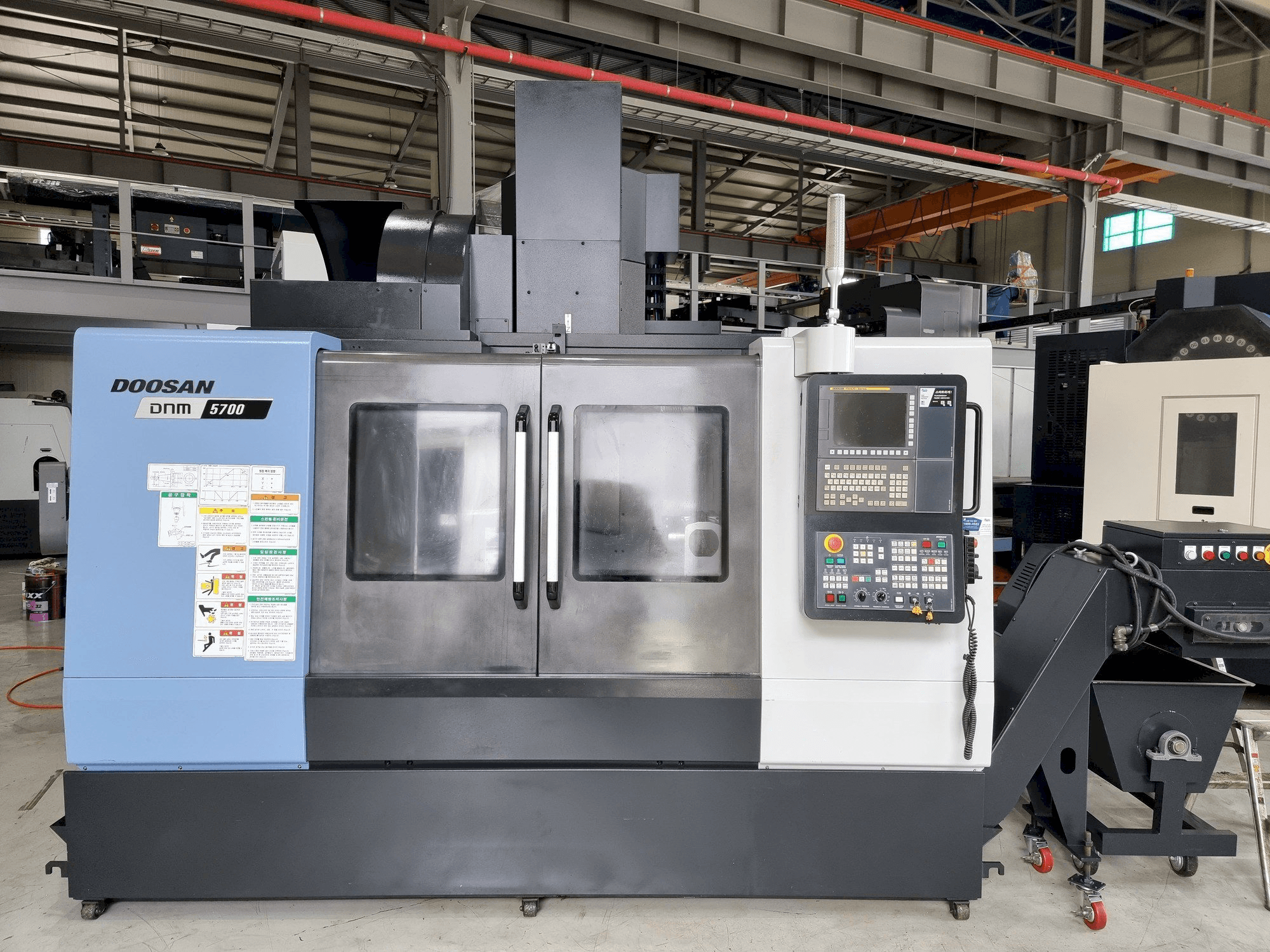 Makine Doosan DNM 5700 - Önden görünüm