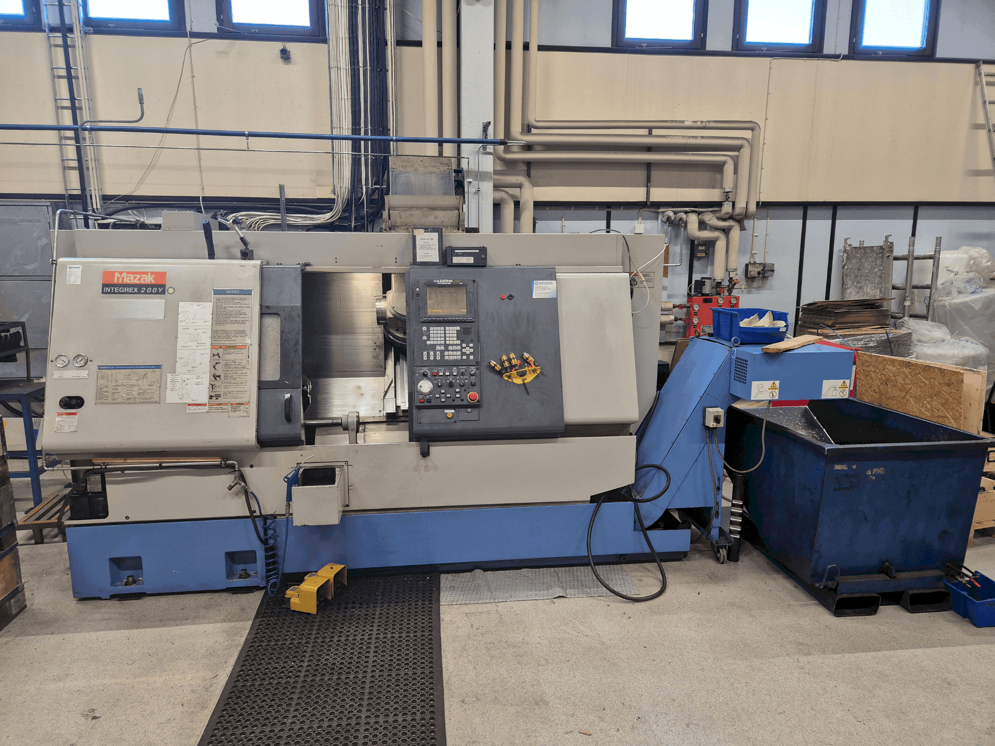 Makine Mazak Integrex 200Y - Önden görünüm
