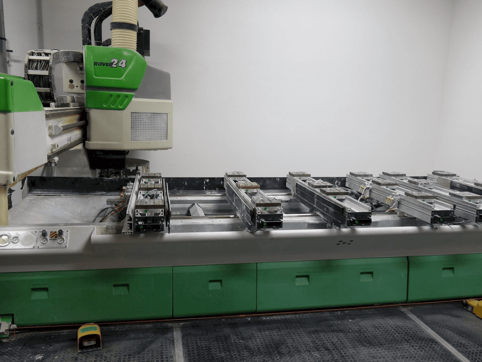 Makine BIESSE Rover 24 S - Önden görünüm