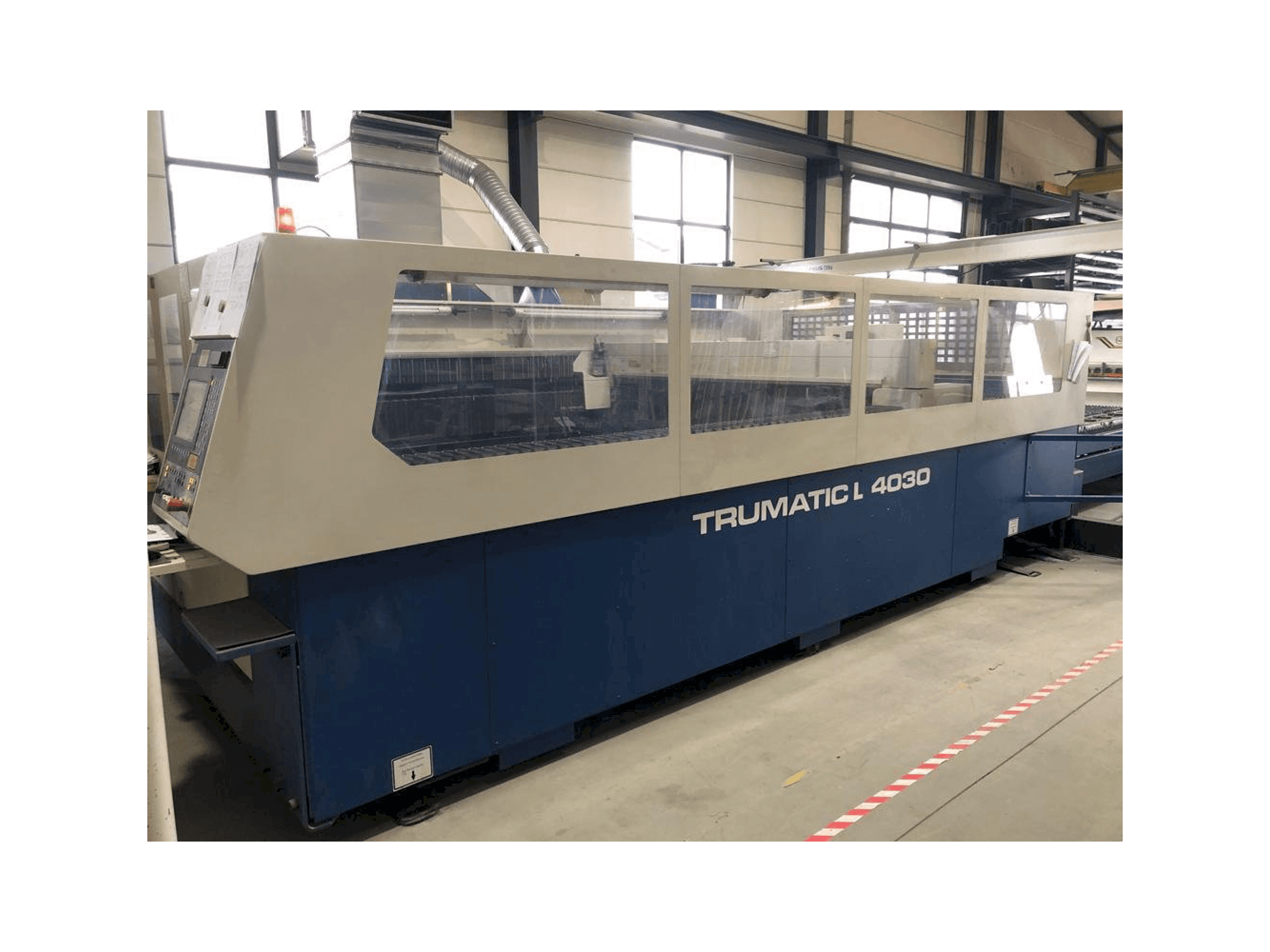 Makine Trumpf Trumatic L4030 - Önden görünüm