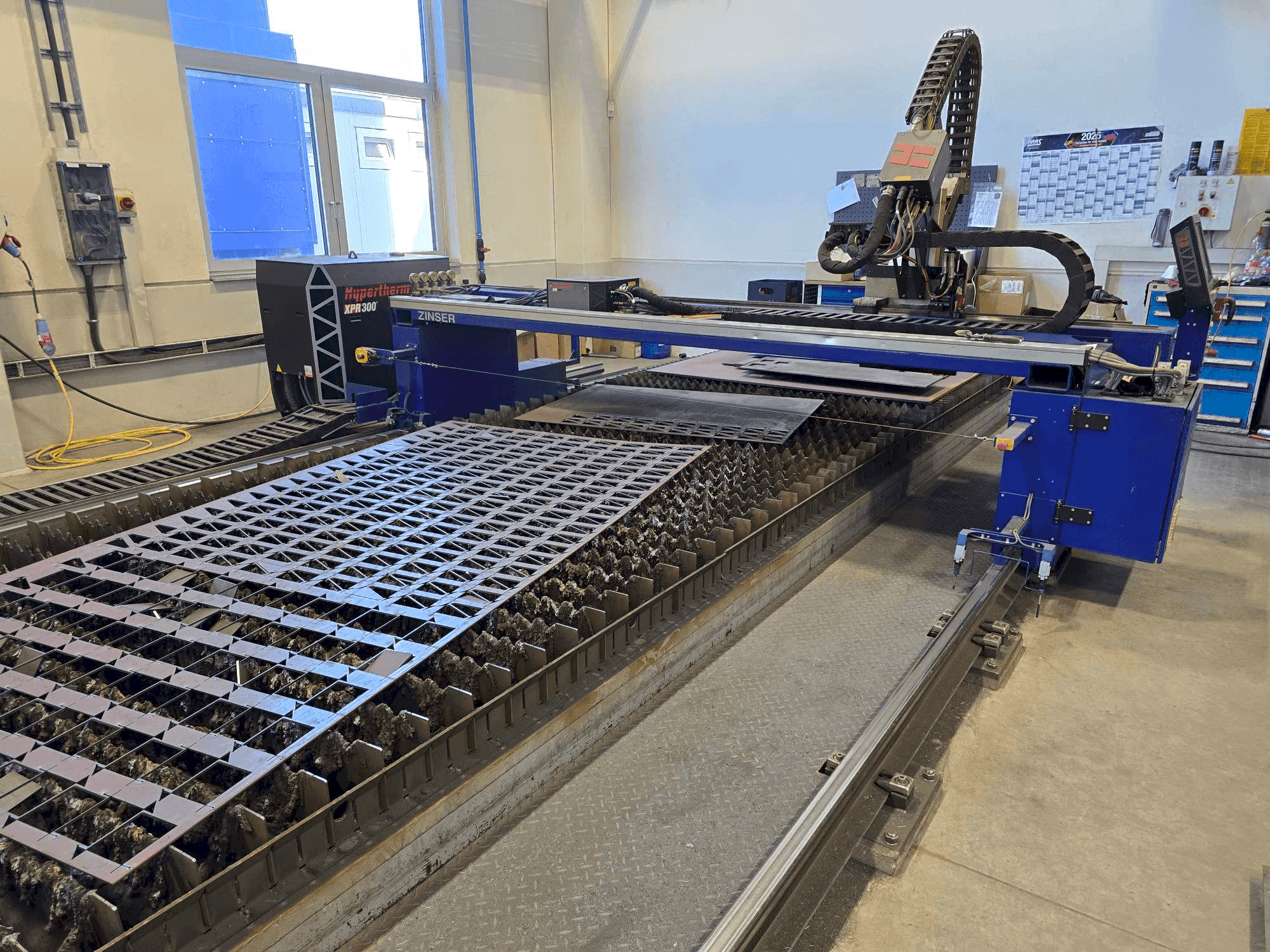 Makine ZINSER 2425-I/3600 - Önden görünüm