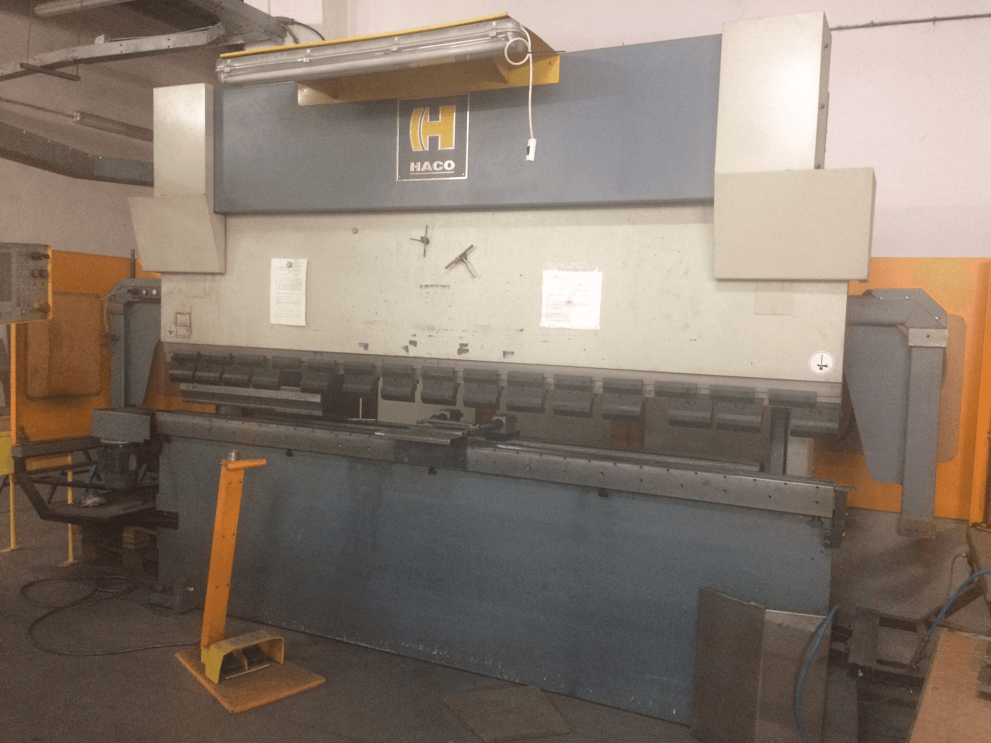 Makine HACO EMR 30150 - Önden görünüm