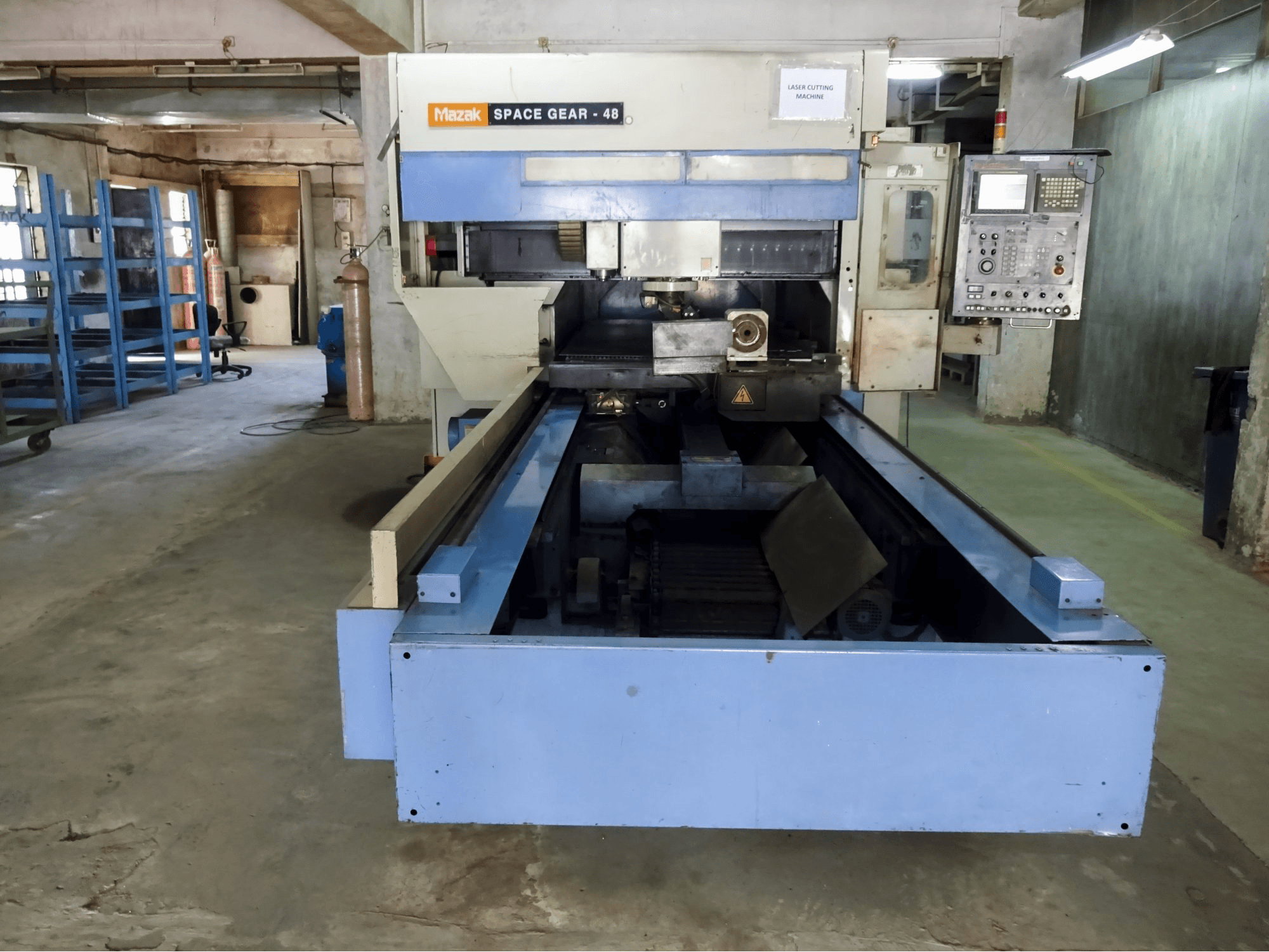 Makine 1 Mazak - Sağdan görünüm SPACE GEAR-48