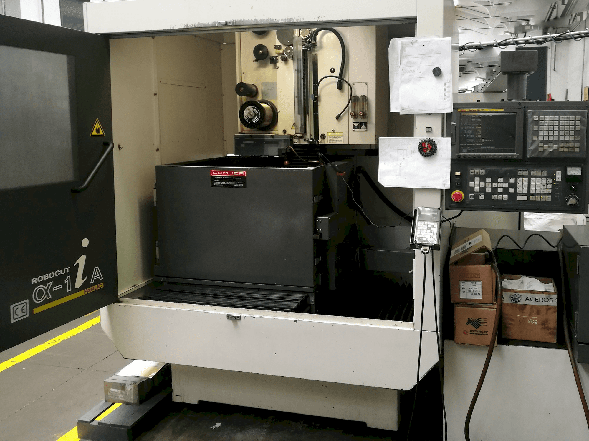 Makine FANUC Robocut ALPHA -1iA - Önden görünüm