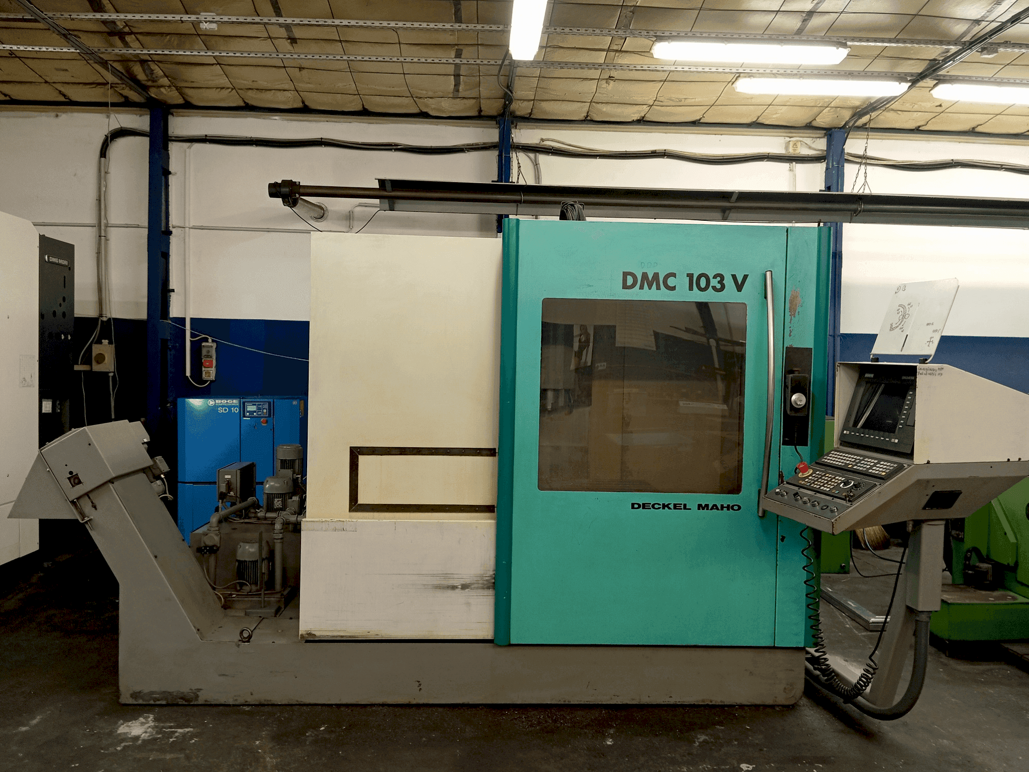 Makine DECKEL MAHO DMC 103 V - Önden görünüm