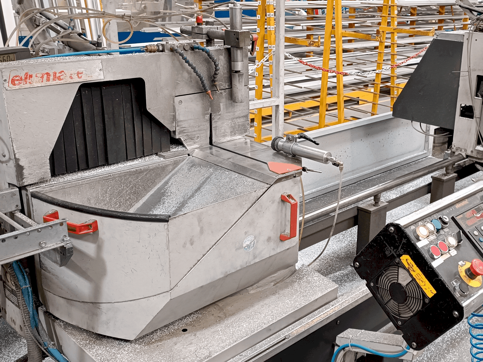 Makine Elumatec DG 104/02 E255 - Önden görünüm