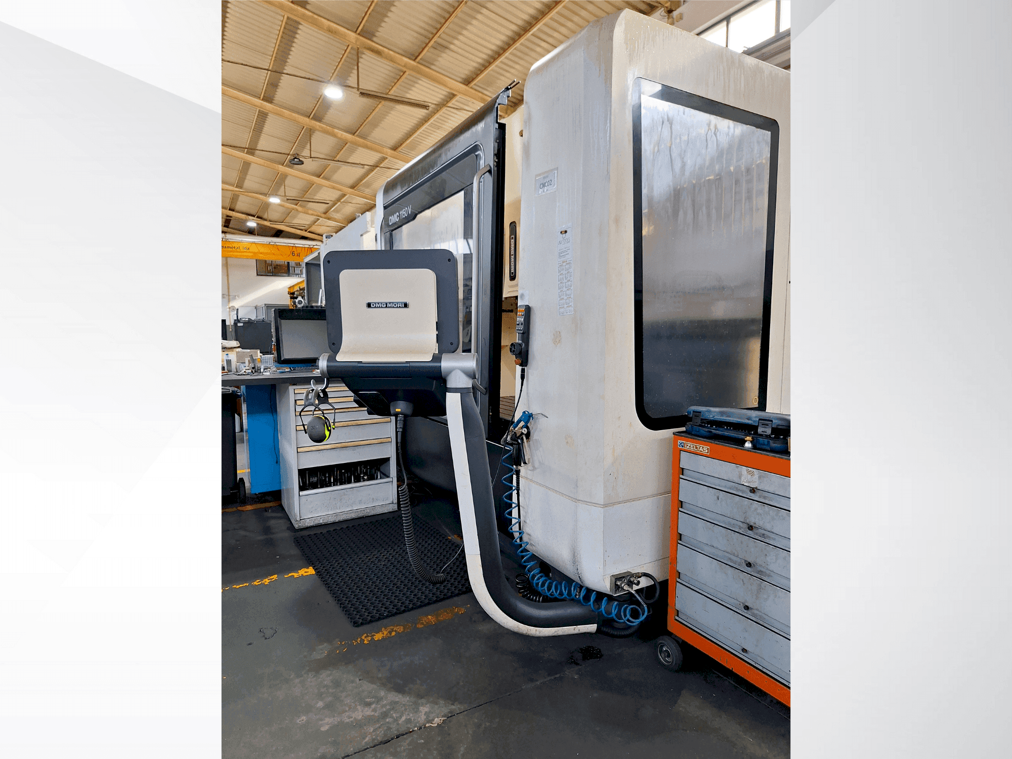 Makine DMG MORI DMC 1150 V - Önden görünüm