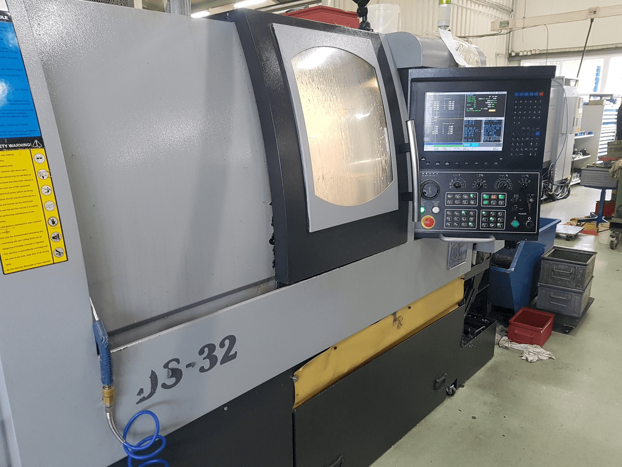 Makine Chiah-Chyun CDS-32 - Önden görünüm