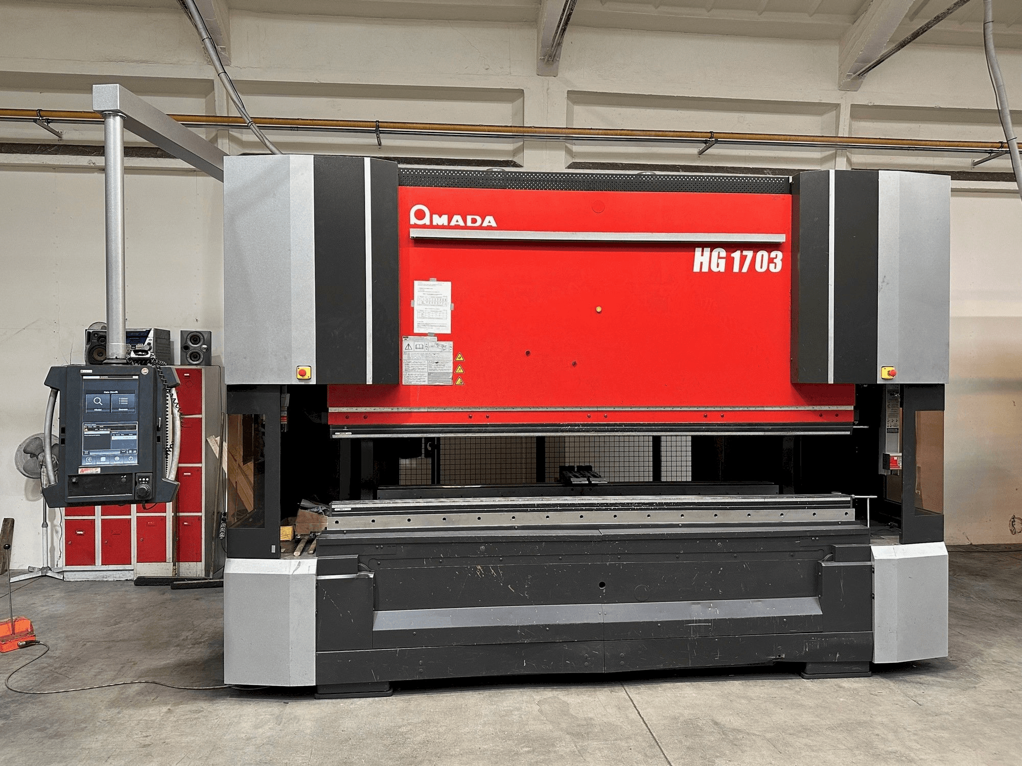 Makine AMADA HG-1703 - Önden görünüm