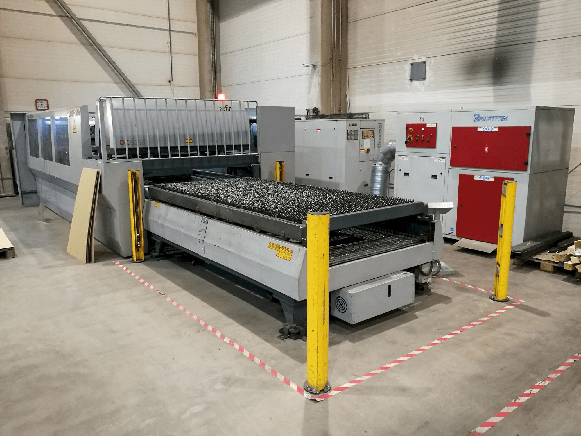 Makine Durma HDL 3015 - Sol taraftaki görüntü