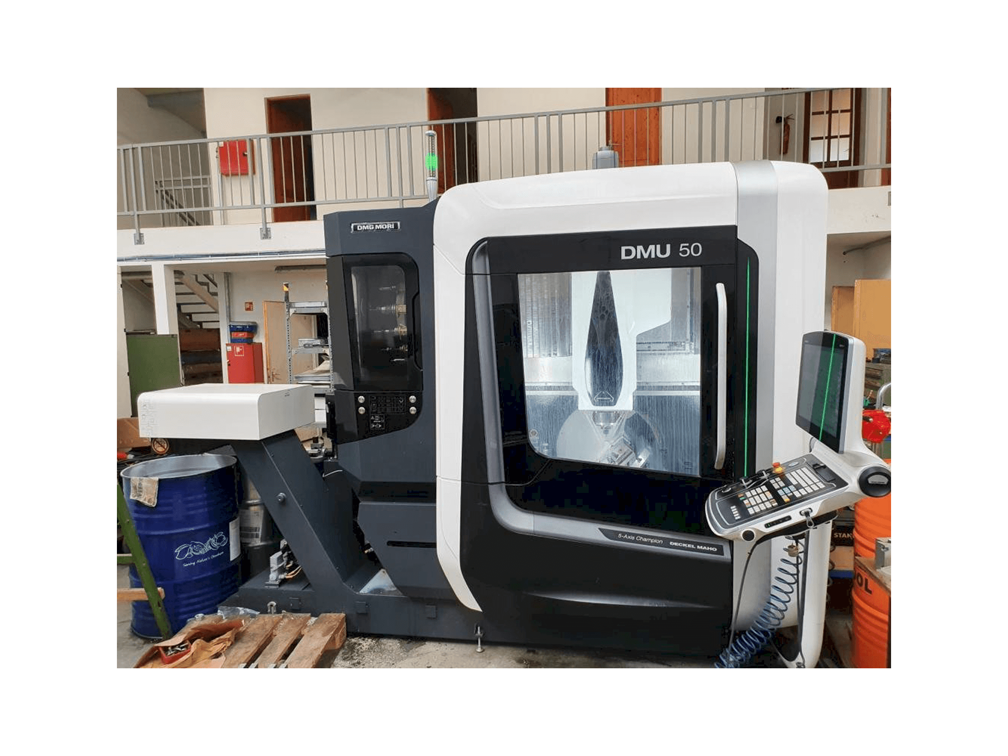 Makine DMG MORI DMU 50 - Önden görünüm