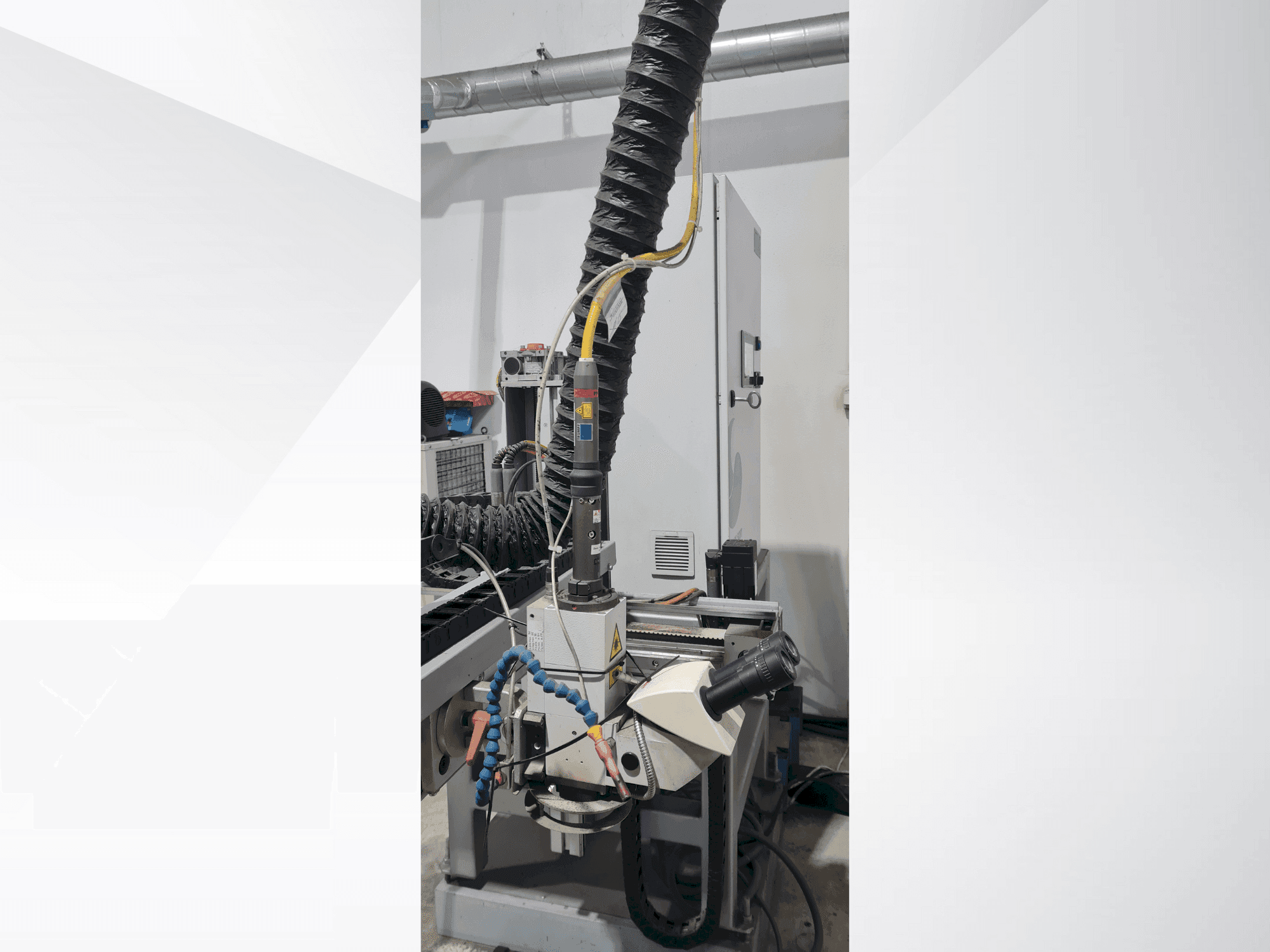 Makine TRUMPF TRUPULSE 304 - Önden görünüm