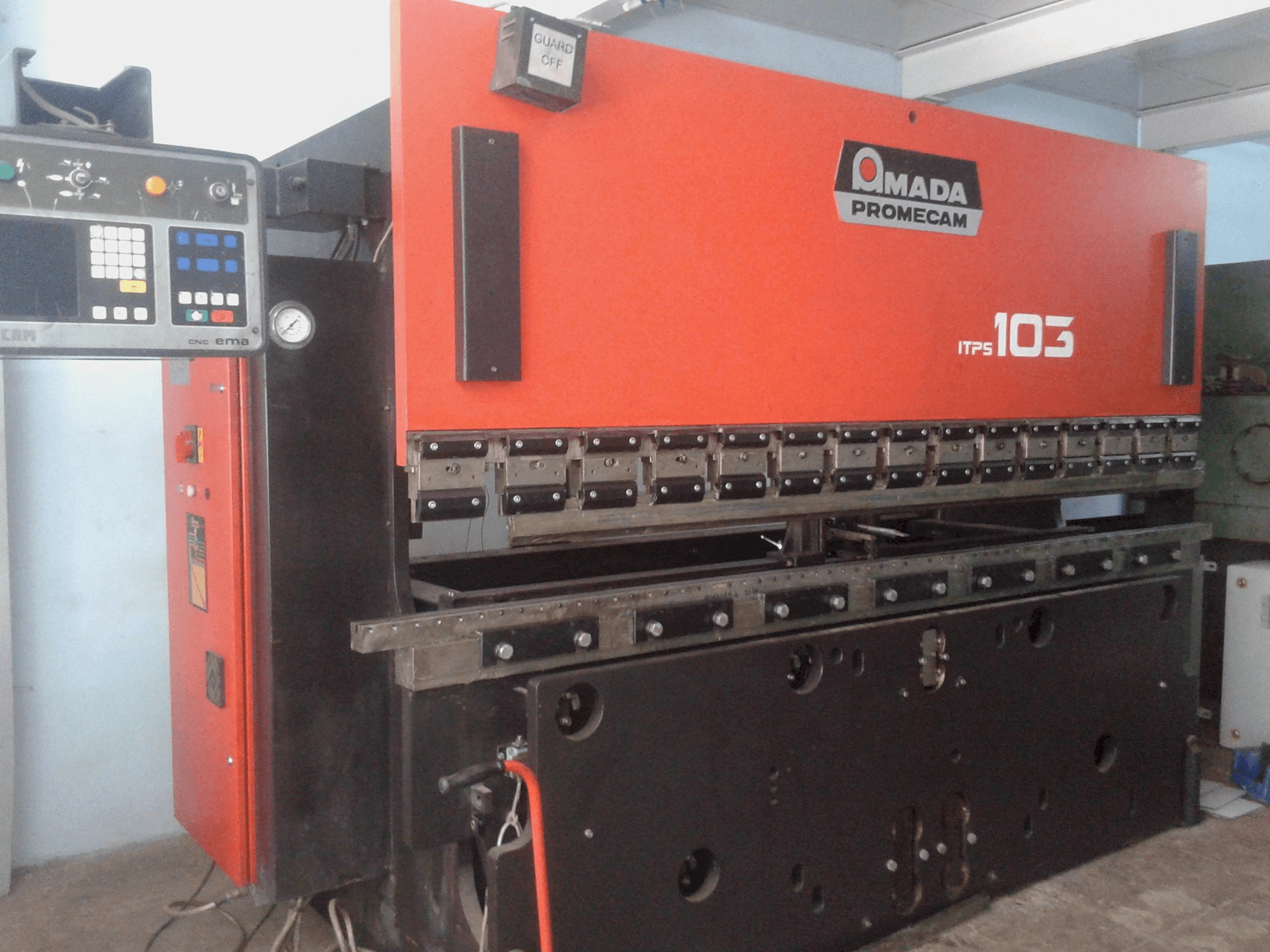 Makine AMADA - Sol görünüm ITPS 103