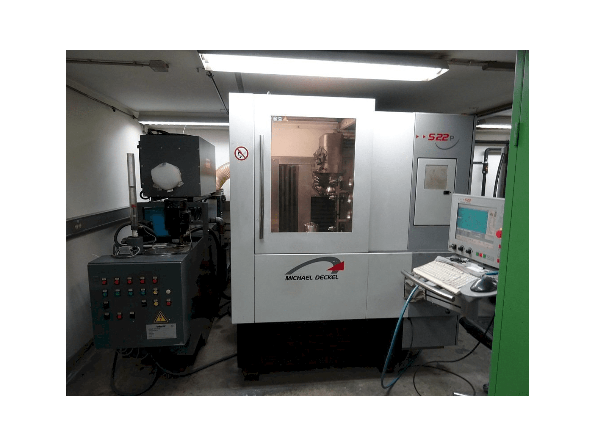 Makine Michael Deckel S22 P - Önden görünüm