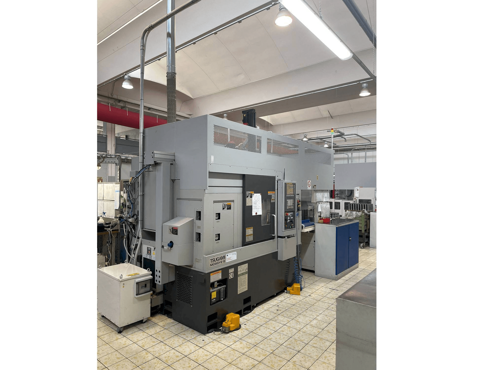 Makine TSUGAMI M08SYE-II - Önden görünüm